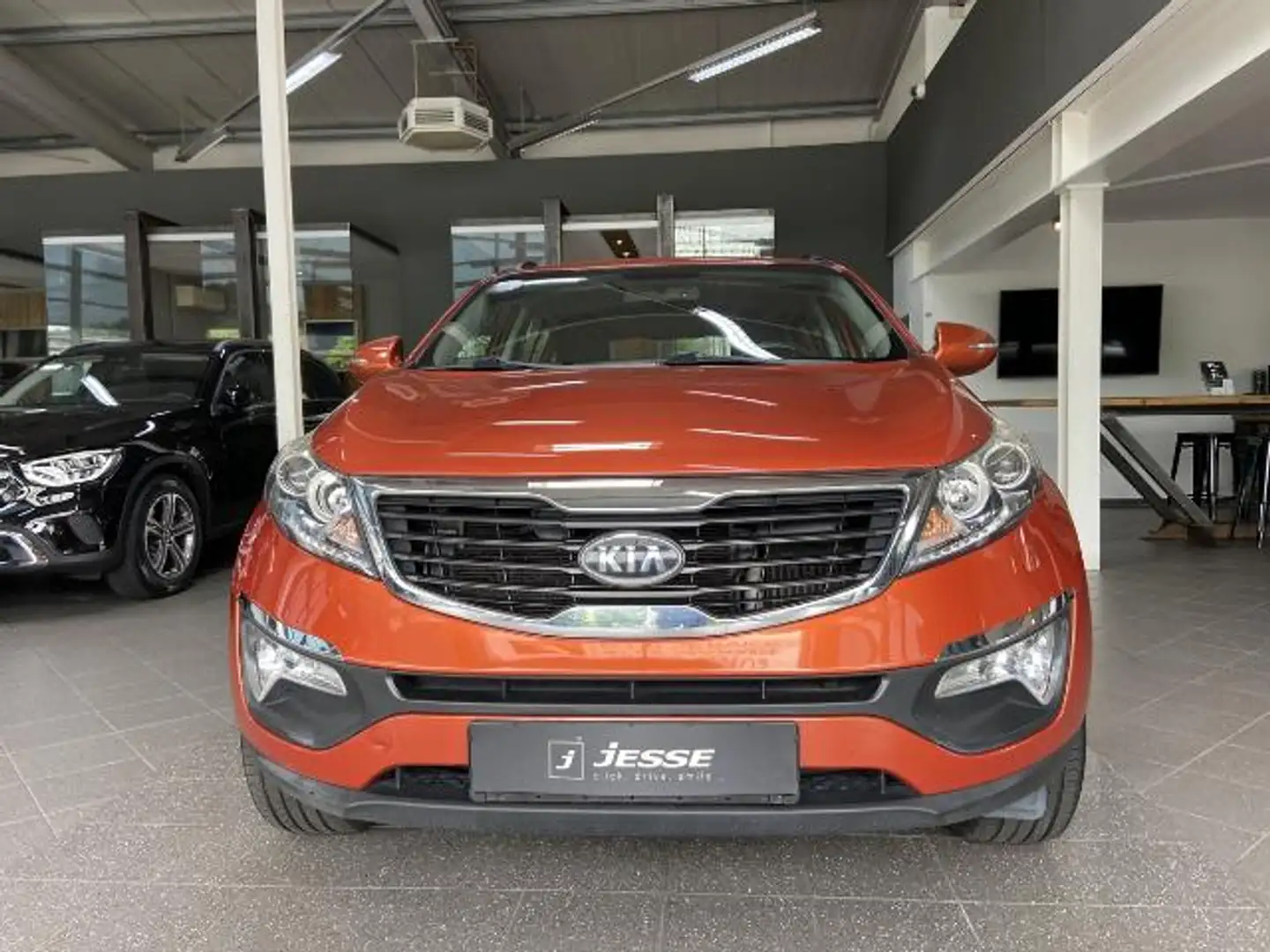 Kia Sportage 2,0 CRDi Vision 4WD PDC AHK GEWERBE Oranje - 2