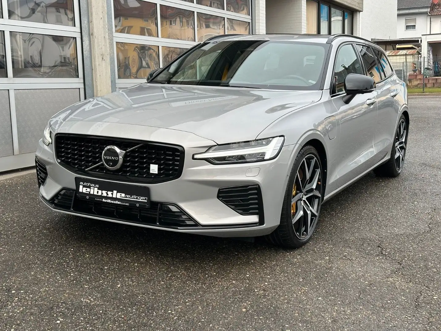 Volvo V60 T8 Polestar Engineered Plug-In Hybrid Silber - 1
