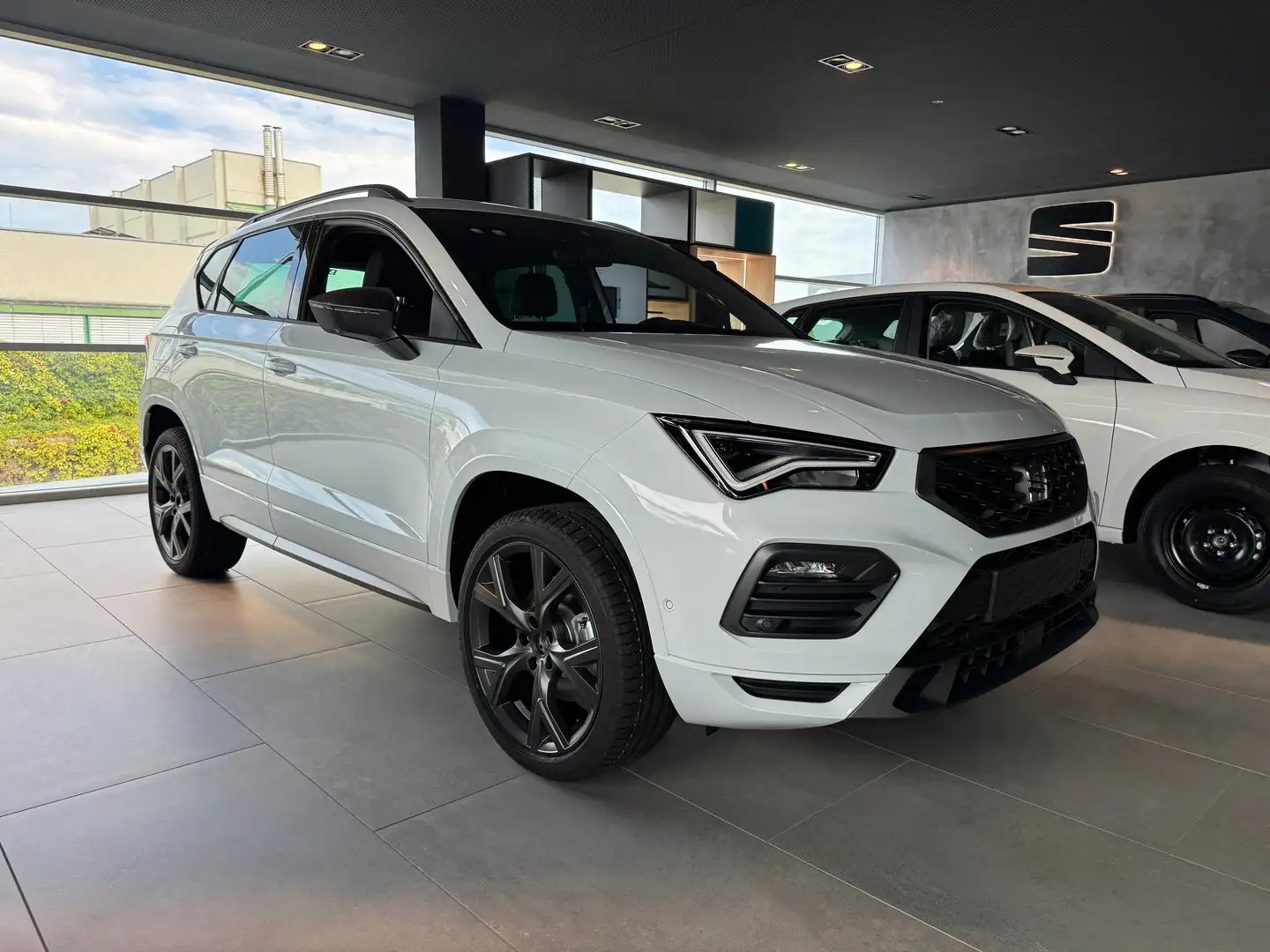 SEAT Ateca FR 1.5 TSI ACT DSG Weiß - 1
