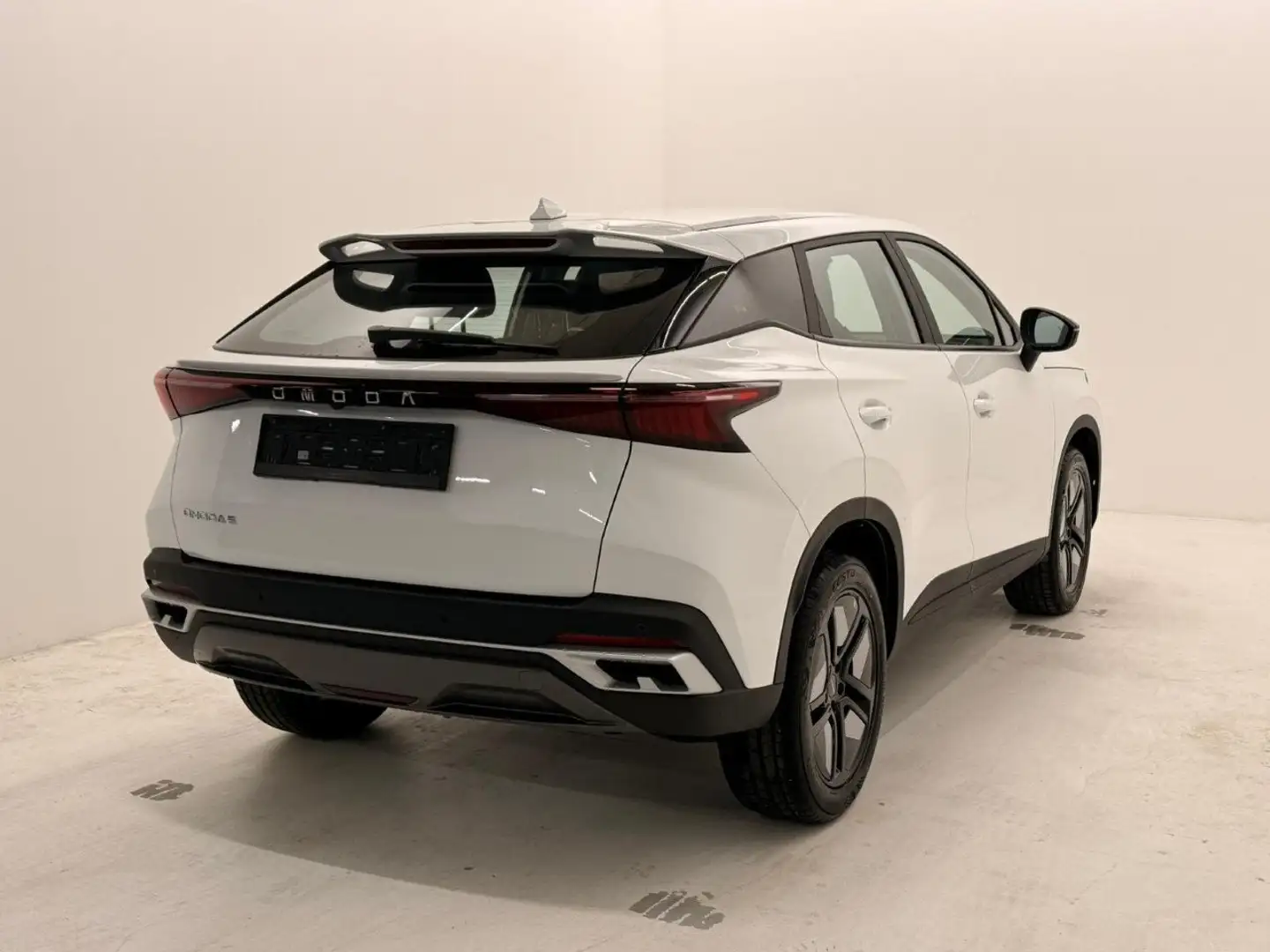 Omoda 5 Super Hybrid 224cv hev Pure 7 anni/150.00garanzia Bianco - 2