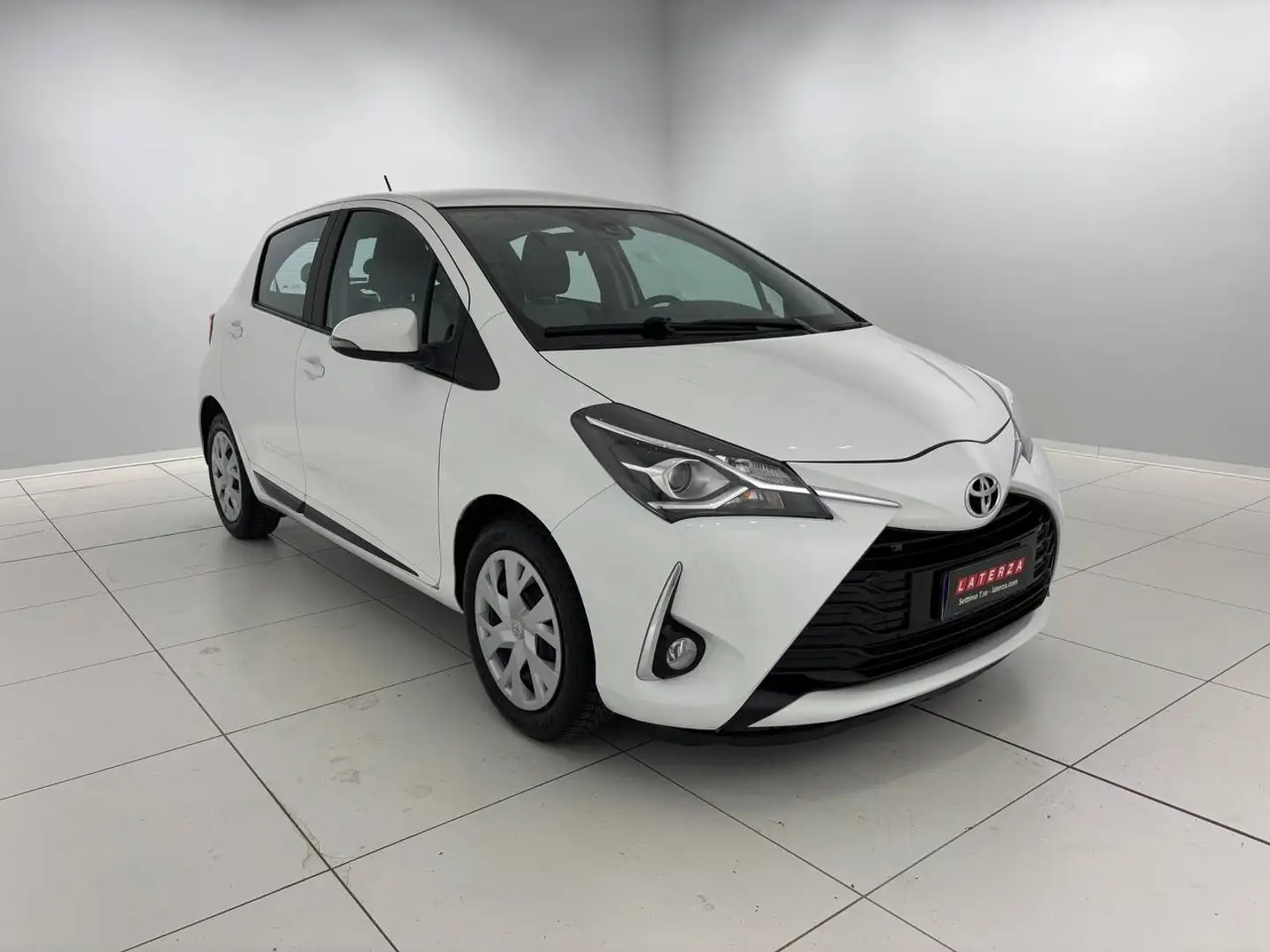 Toyota Yaris 5 Porte 1.0 VVT-i Active Wit - 1