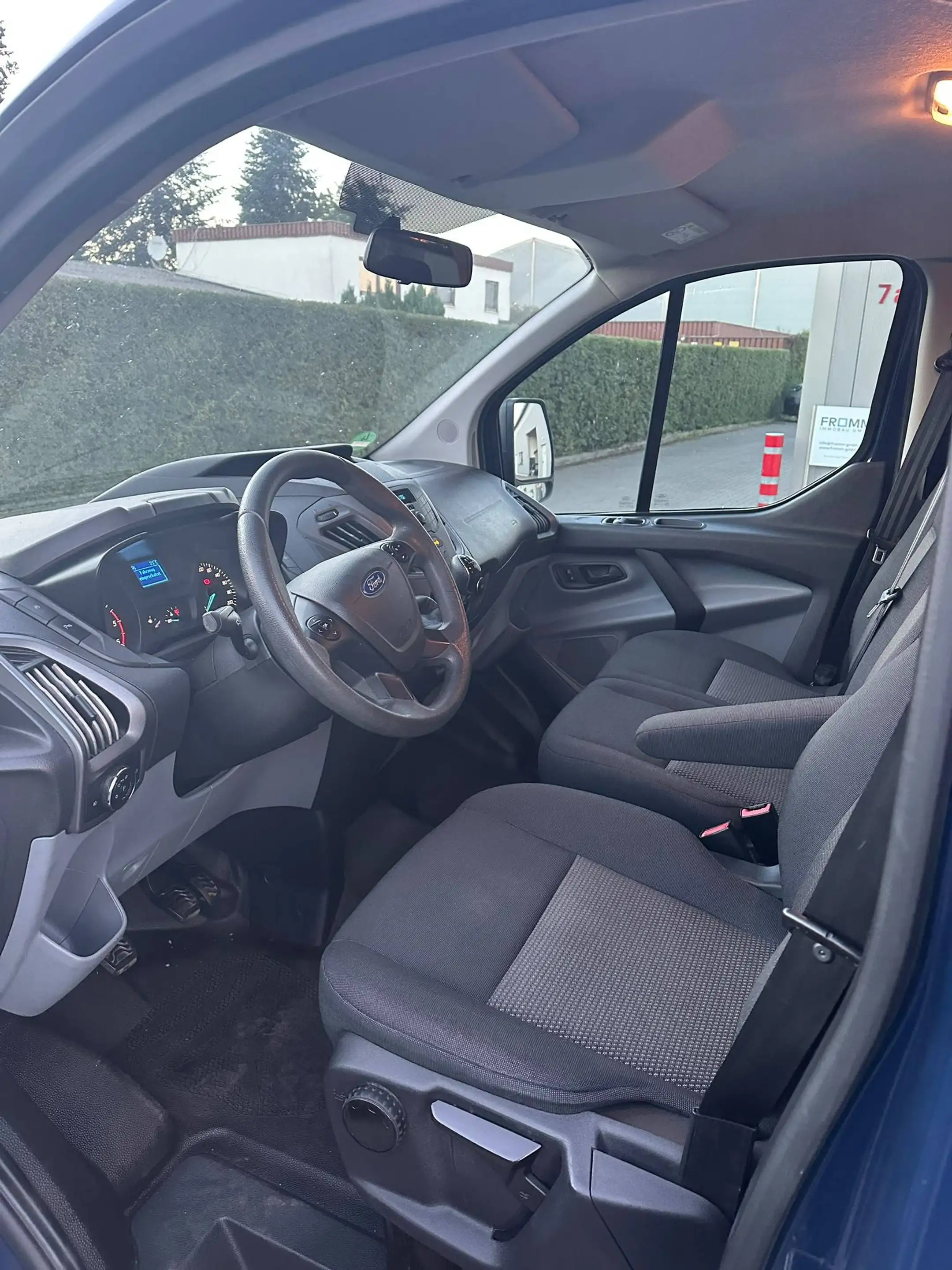Ford Tourneo Custom 310 L2 — photo 2