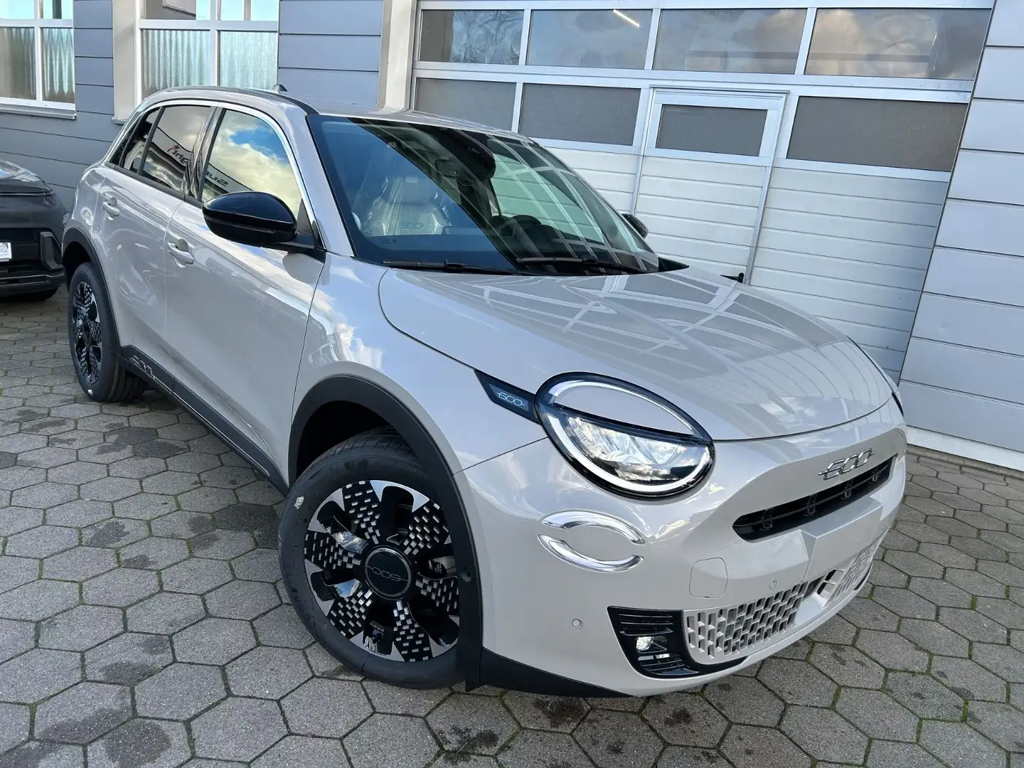 Fiat 600 Hybrid La Prima Beige - 1