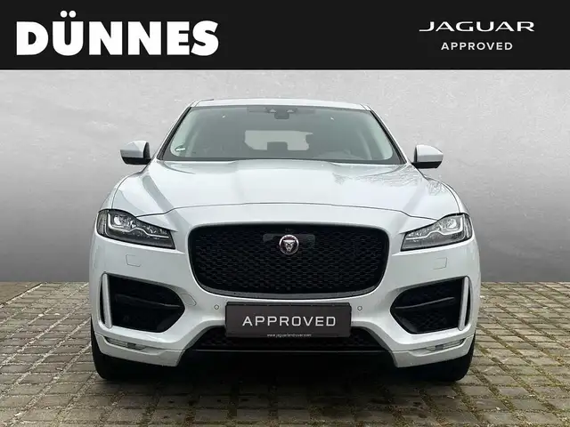 Jaguar F-Pace view 8