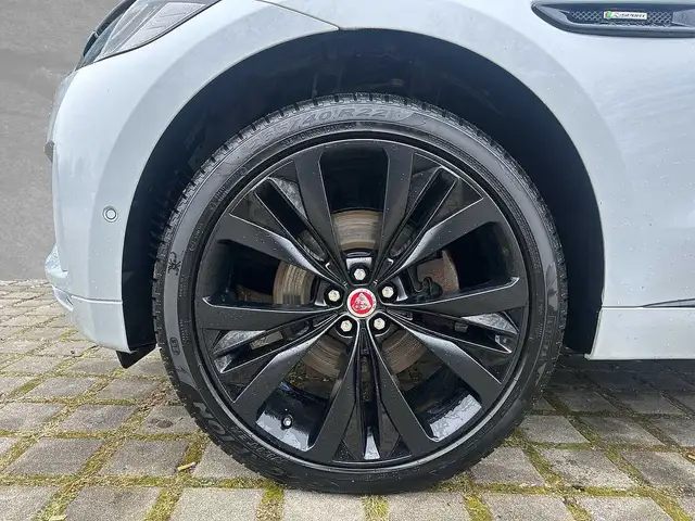 Jaguar F-Pace view 9
