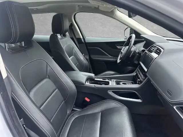 Jaguar F-Pace view 3