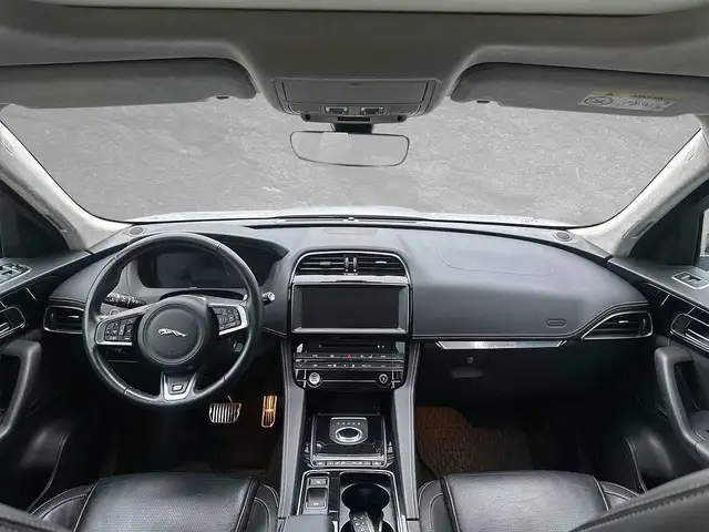 Jaguar F-Pace view 4