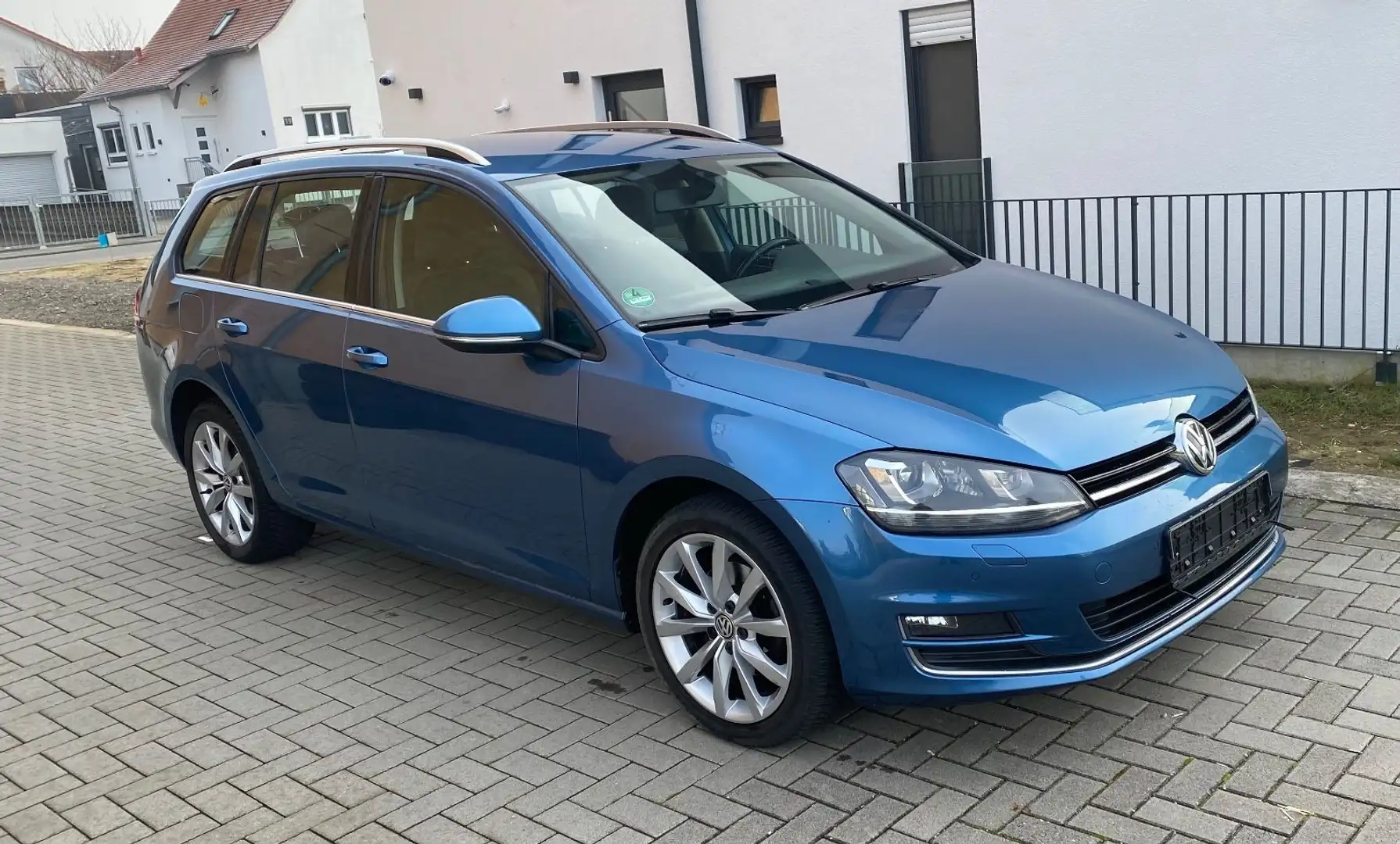 Volkswagen Golf VII Variant Highline 2.0 TDI Bi-Xenon Navi Blau - 1