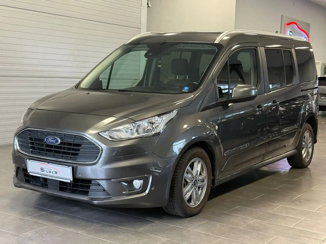 Ford Grand Tourneo