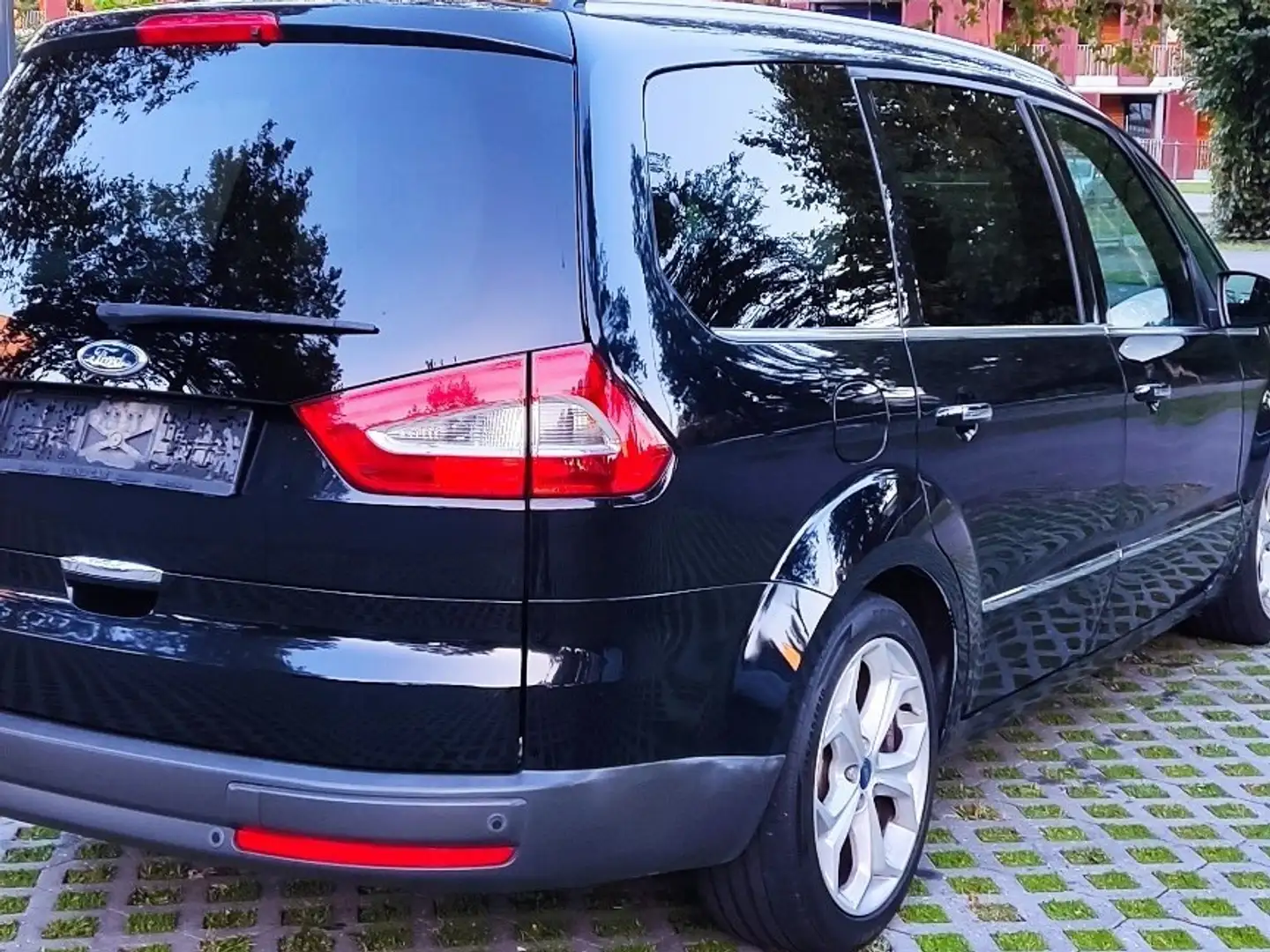 Ford Galaxy 2.2 TDCi DPF Aut. Titanium - 2