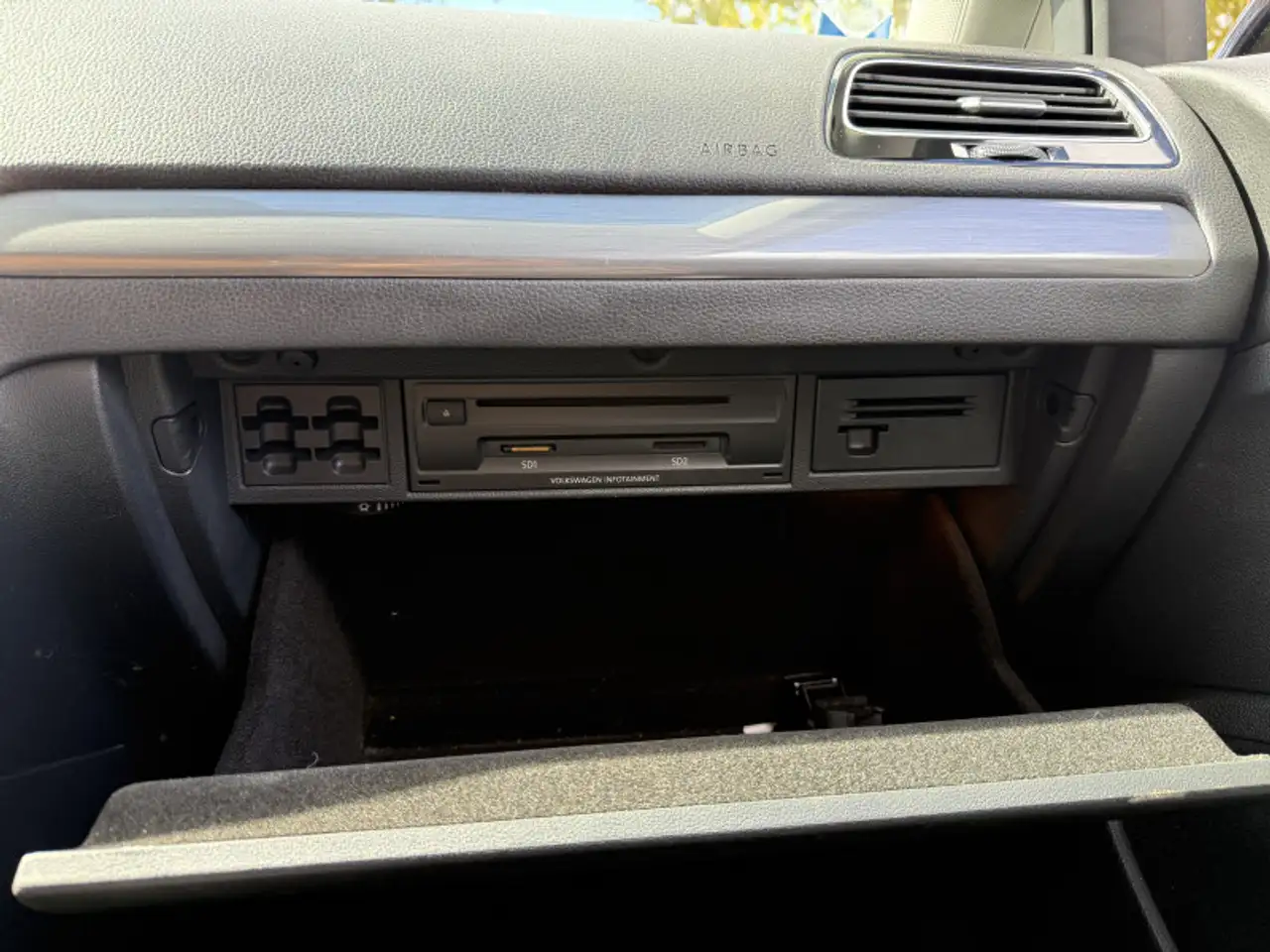 Volkswagen Golf Standard Model — photo 19