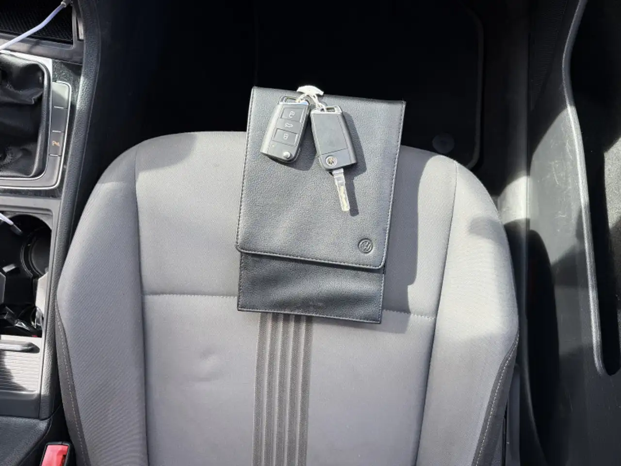 Volkswagen Golf Standard Model — photo 20
