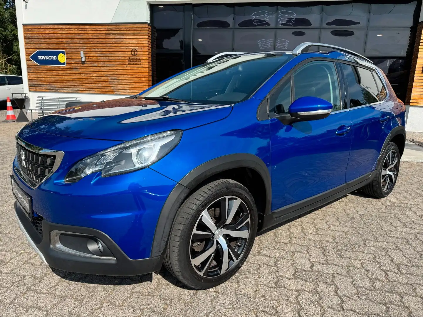 Peugeot 2008 Allure/AUTOMATIK/NAVI/HANDGERÄT UMBAU Blau - 2