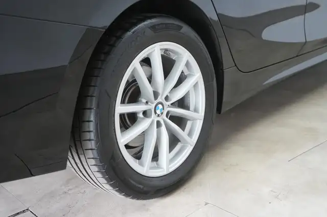 BMW 3 Series view 11