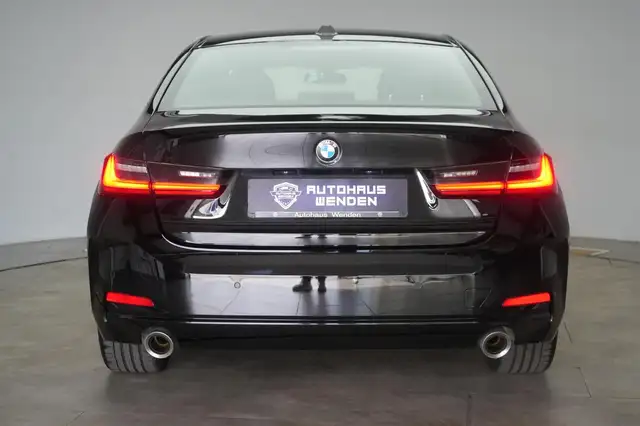 BMW 3 Series view 5
