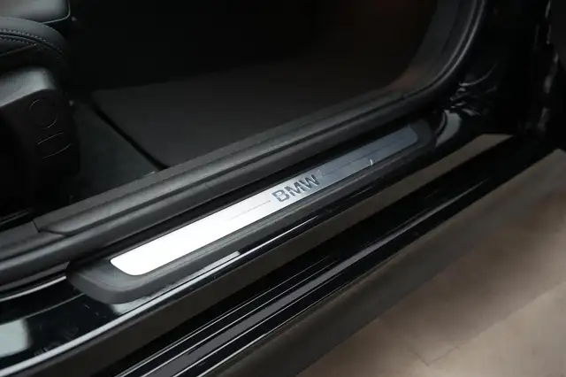 BMW 3 Series view 12