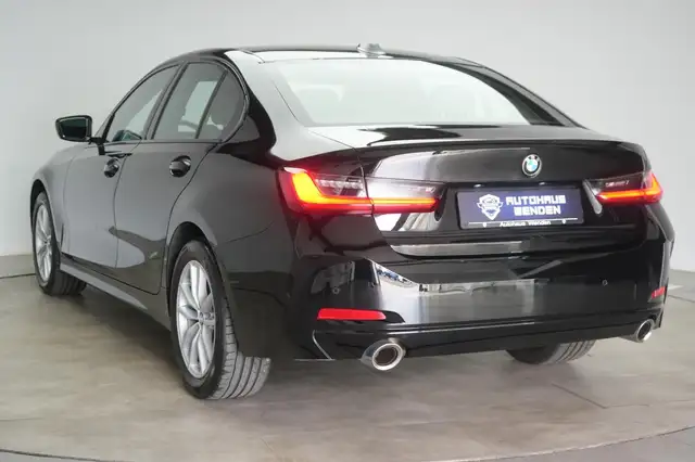 BMW 3 Series view 6