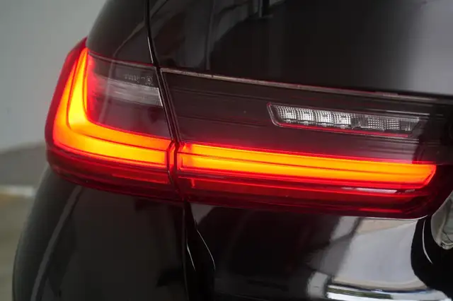 BMW 3 Series view 9