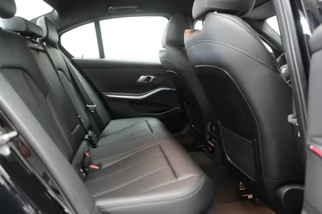 BMW 3 Series view 15