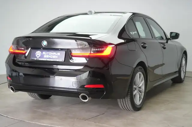 BMW 3 Series view 4