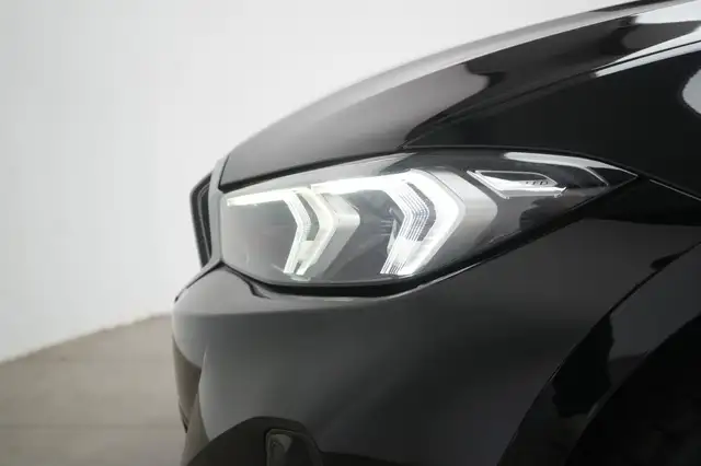 BMW 3 Series view 8
