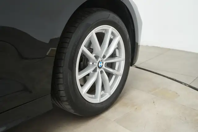 BMW 3 Series view 10