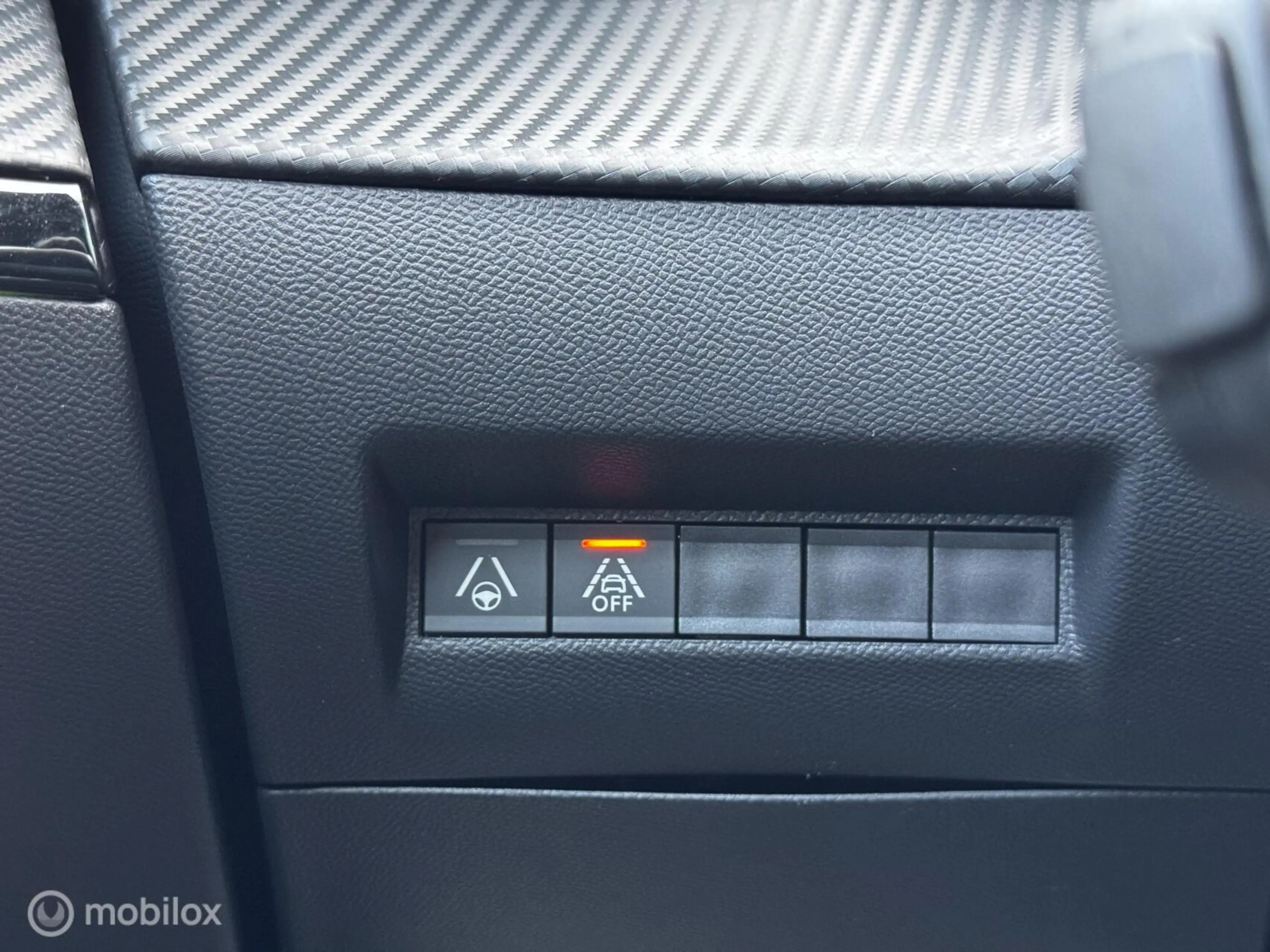 Peugeot e-2008 EV GT | 50 kWh | 3D-Cockpit | Pano | LED — photo 21