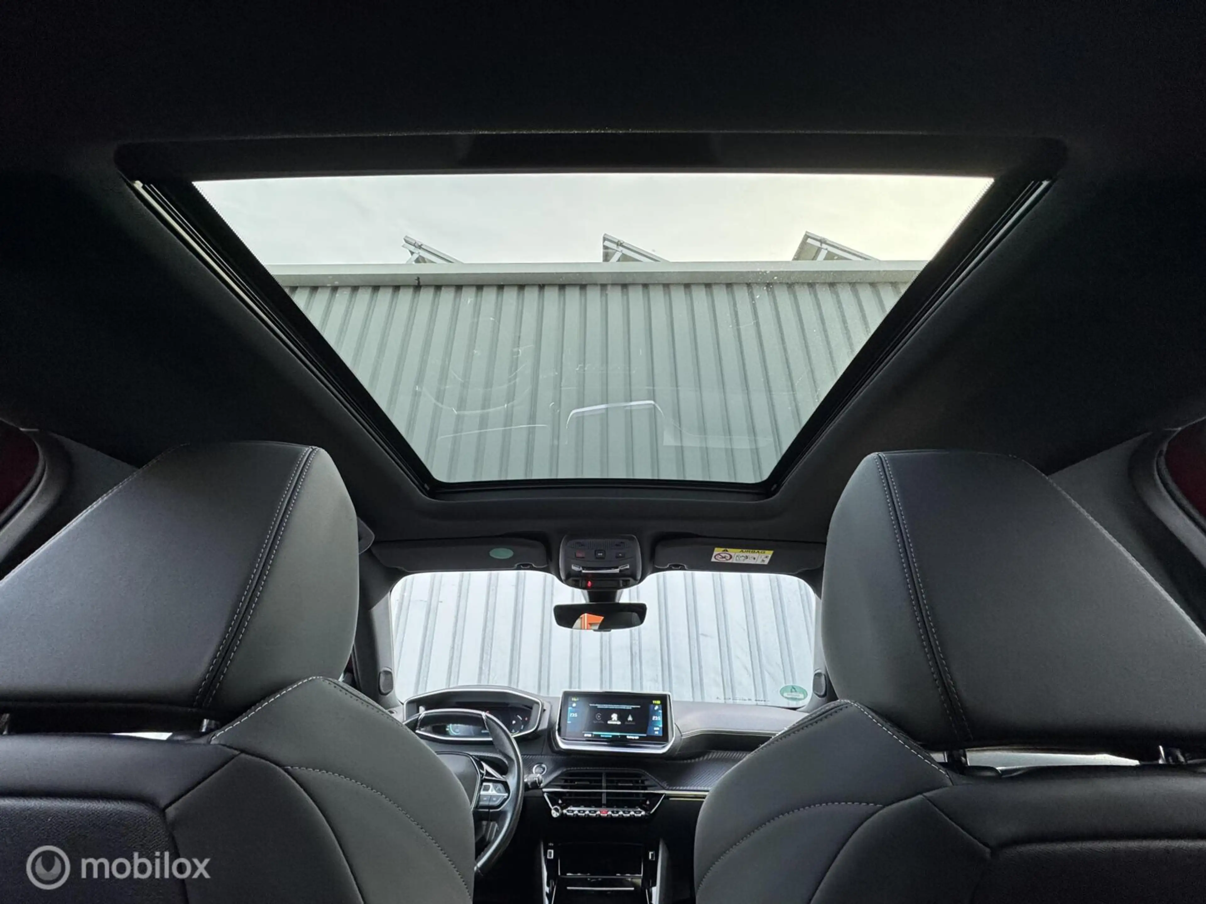 Peugeot e-2008 EV GT | 50 kWh | 3D-Cockpit | Pano | LED — photo 4