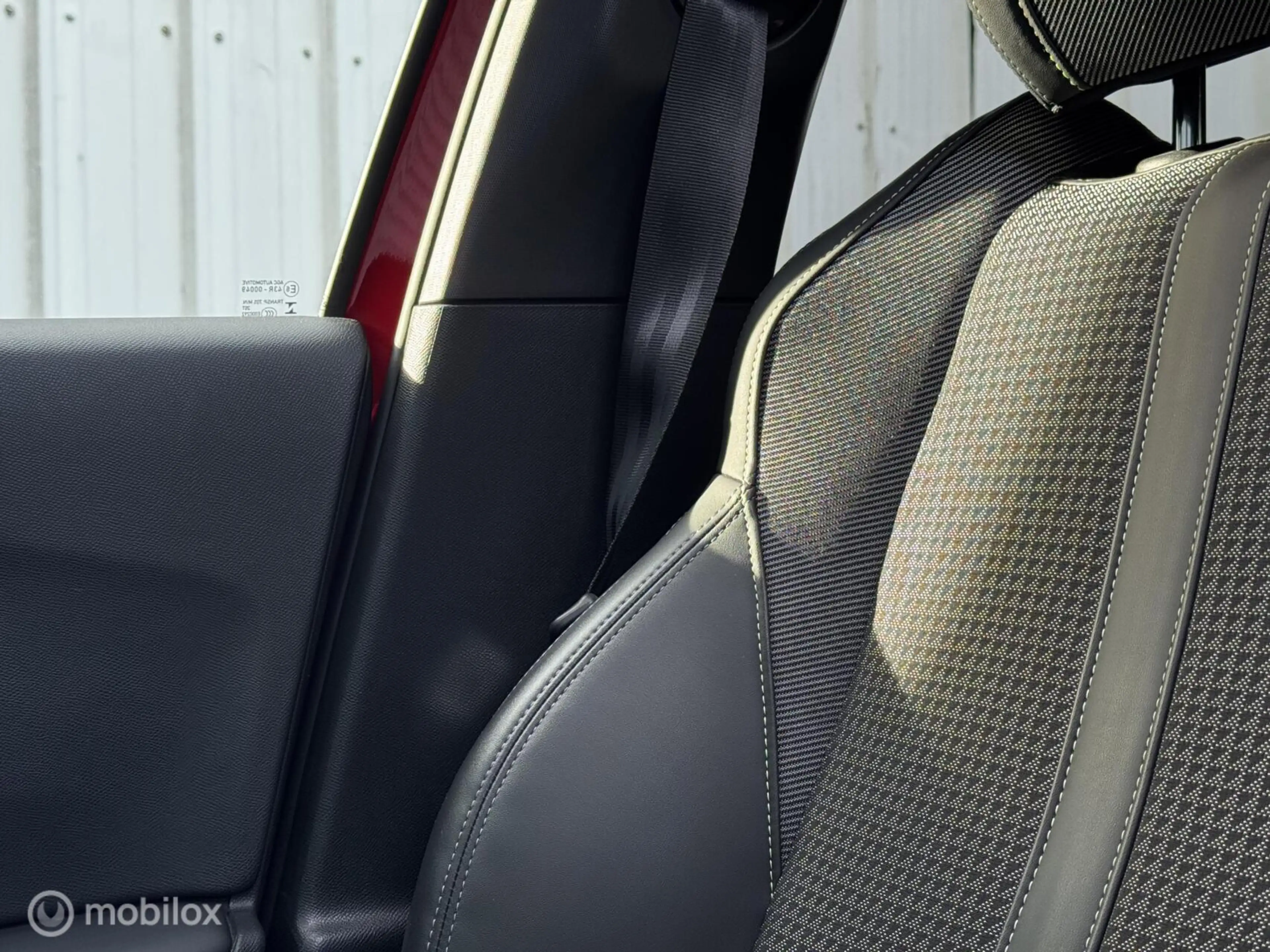 Peugeot e-2008 EV GT | 50 kWh | 3D-Cockpit | Pano | LED — photo 29