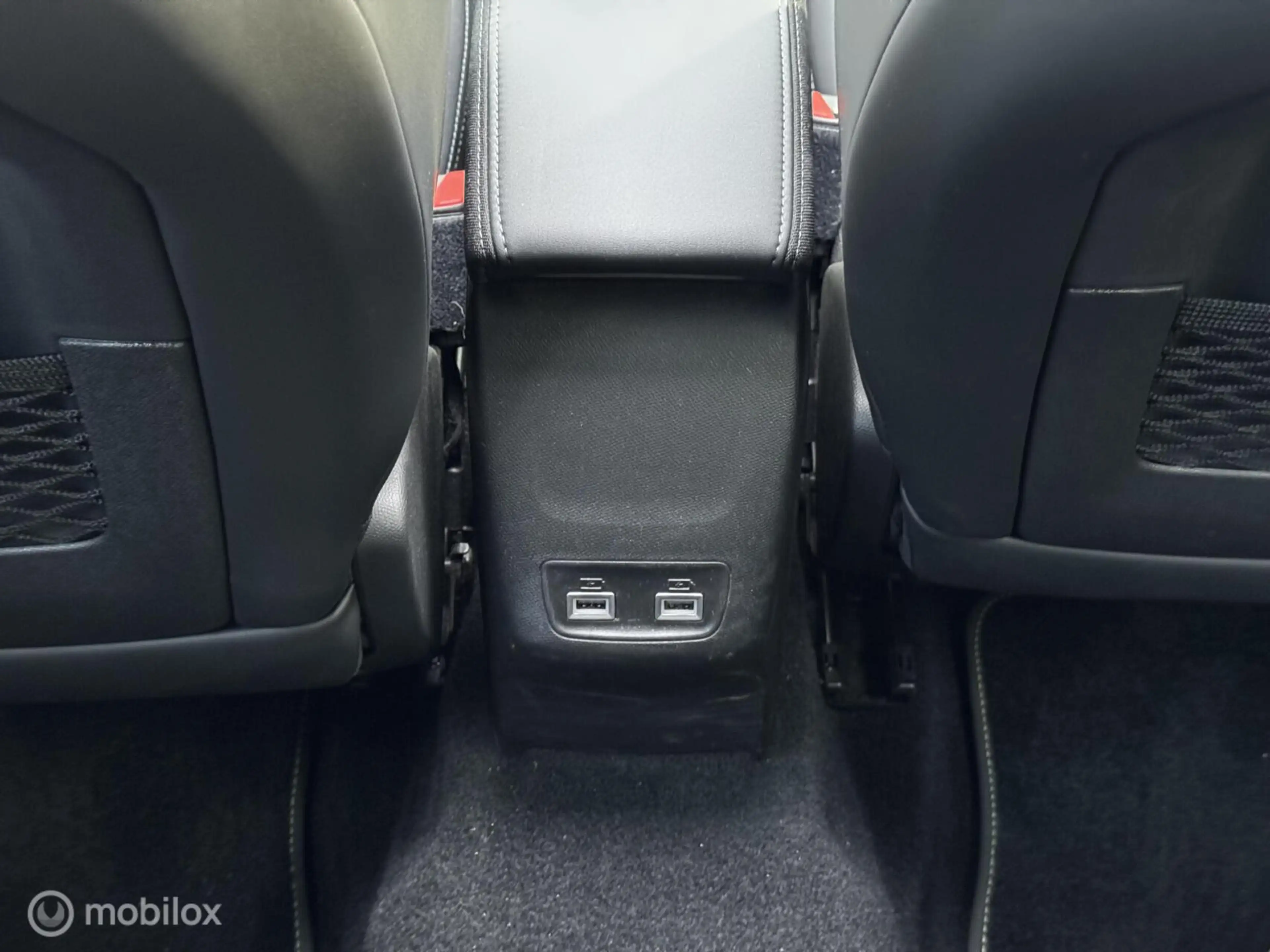 Peugeot e-2008 EV GT | 50 kWh | 3D-Cockpit | Pano | LED — photo 7