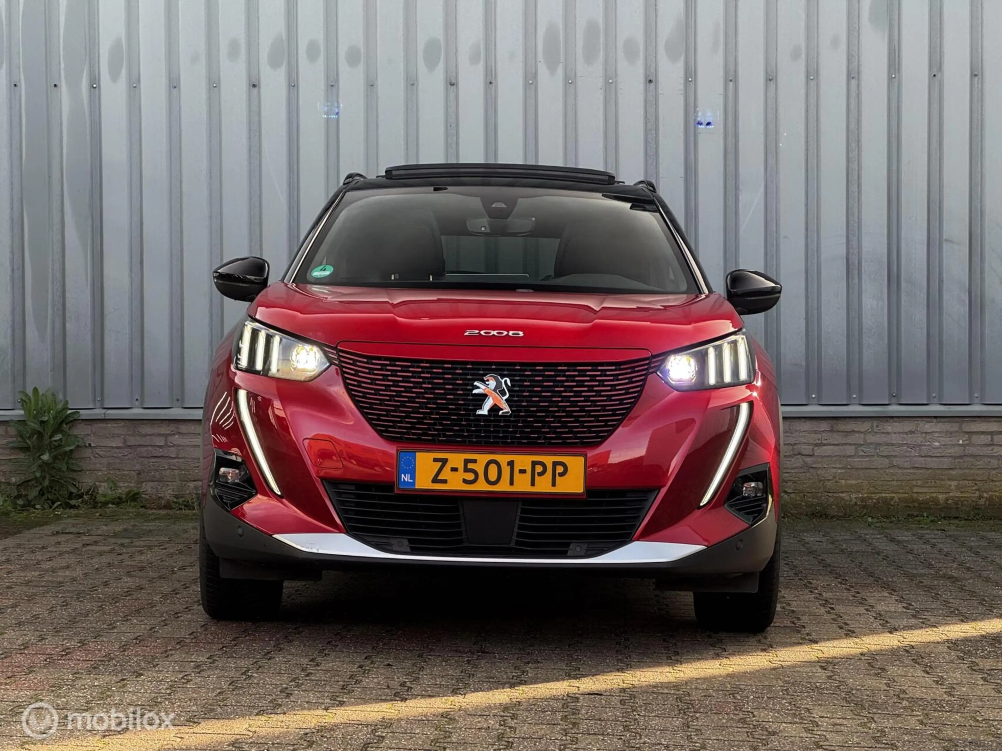 Peugeot e-2008 EV GT | 50 kWh | 3D-Cockpit | Pano | LED — photo 16