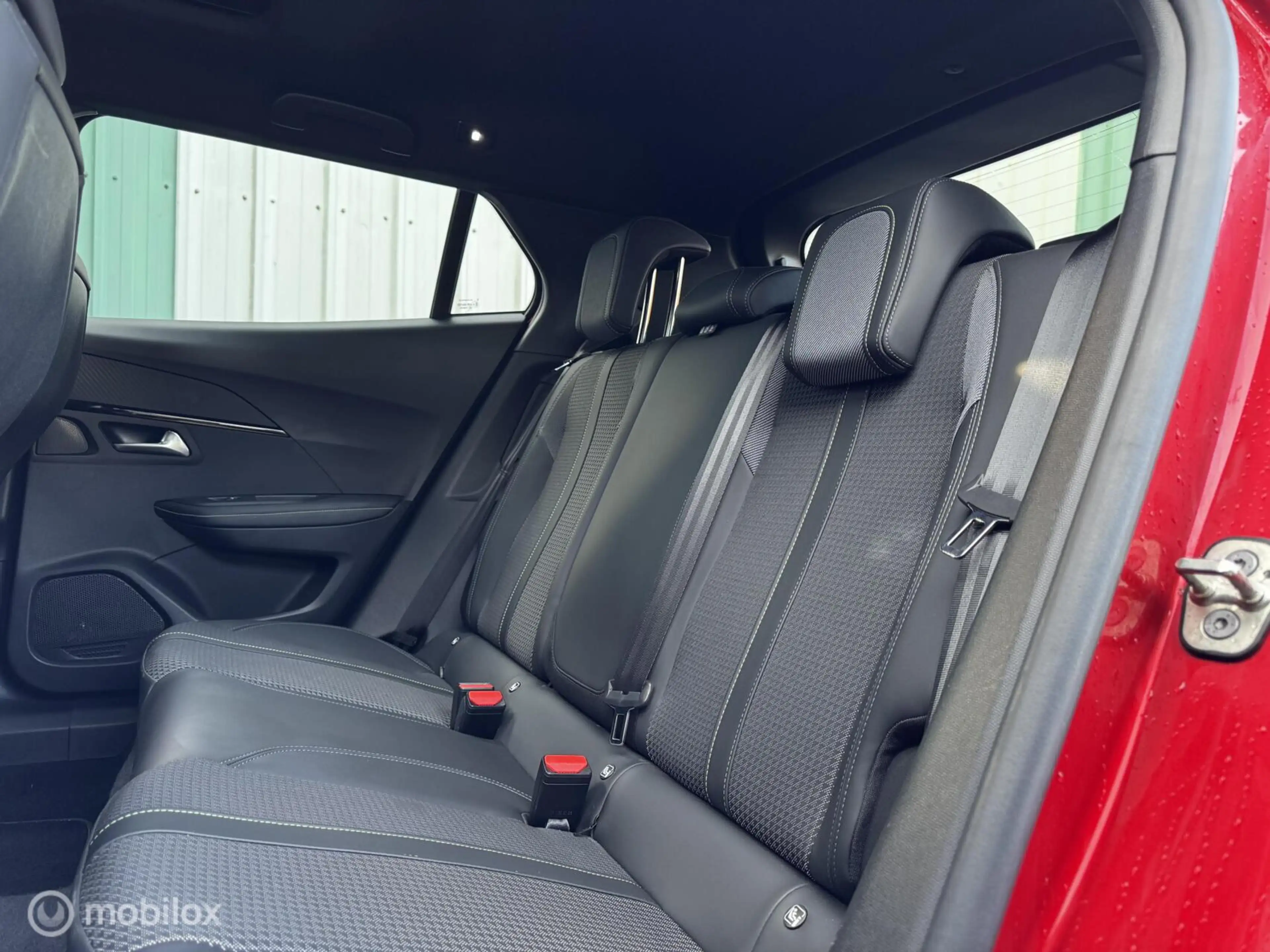 Peugeot e-2008 EV GT | 50 kWh | 3D-Cockpit | Pano | LED — photo 6