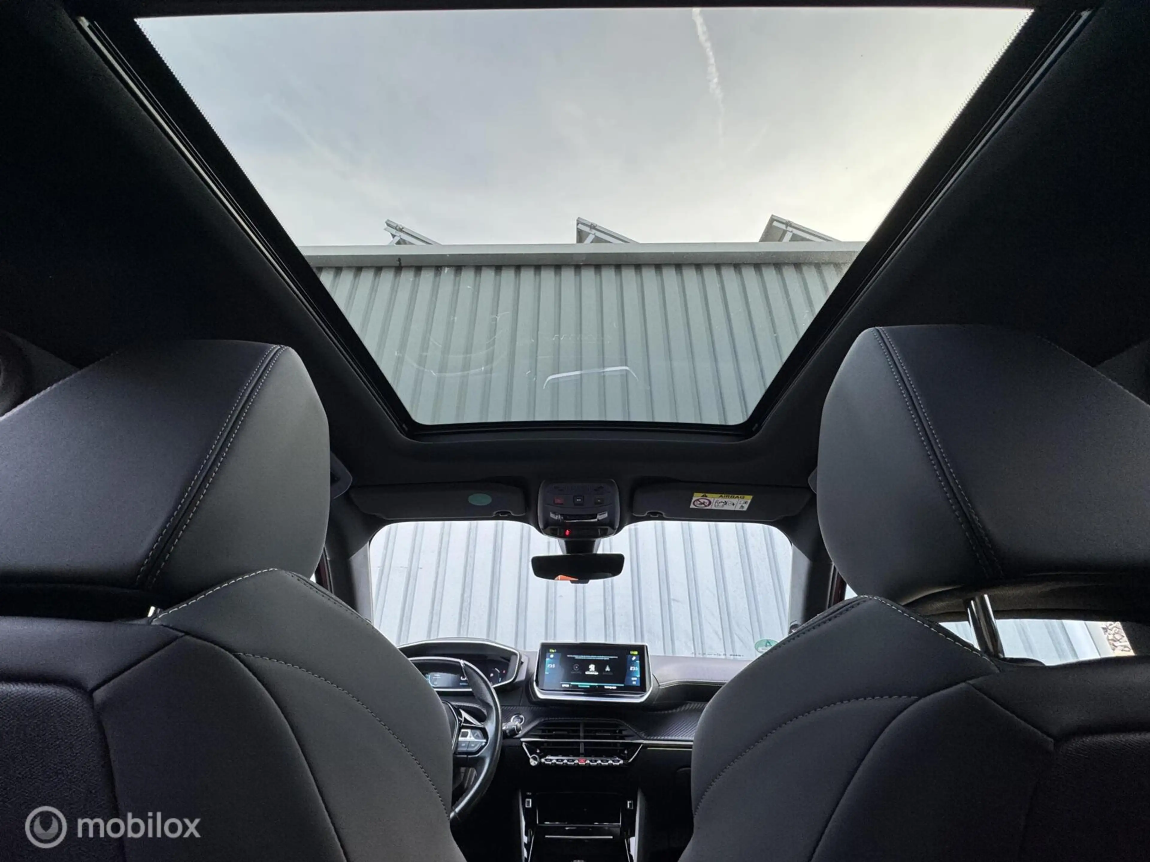Peugeot e-2008 EV GT | 50 kWh | 3D-Cockpit | Pano | LED — photo 28