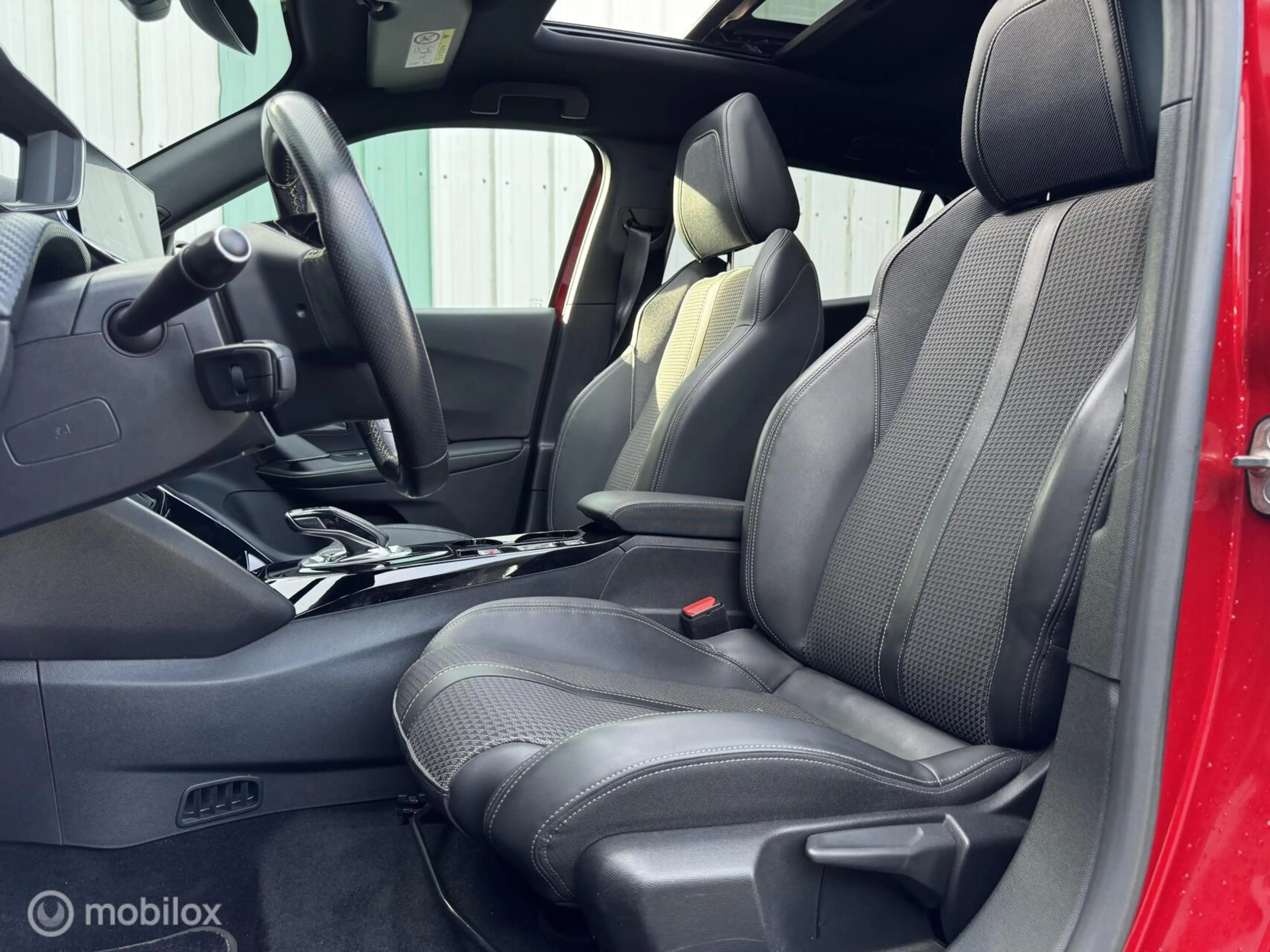 Peugeot e-2008 EV GT | 50 kWh | 3D-Cockpit | Pano | LED — photo 5