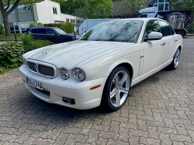 Jaguar XJ8 4.2 V 8 seltenes weiß  wenig km