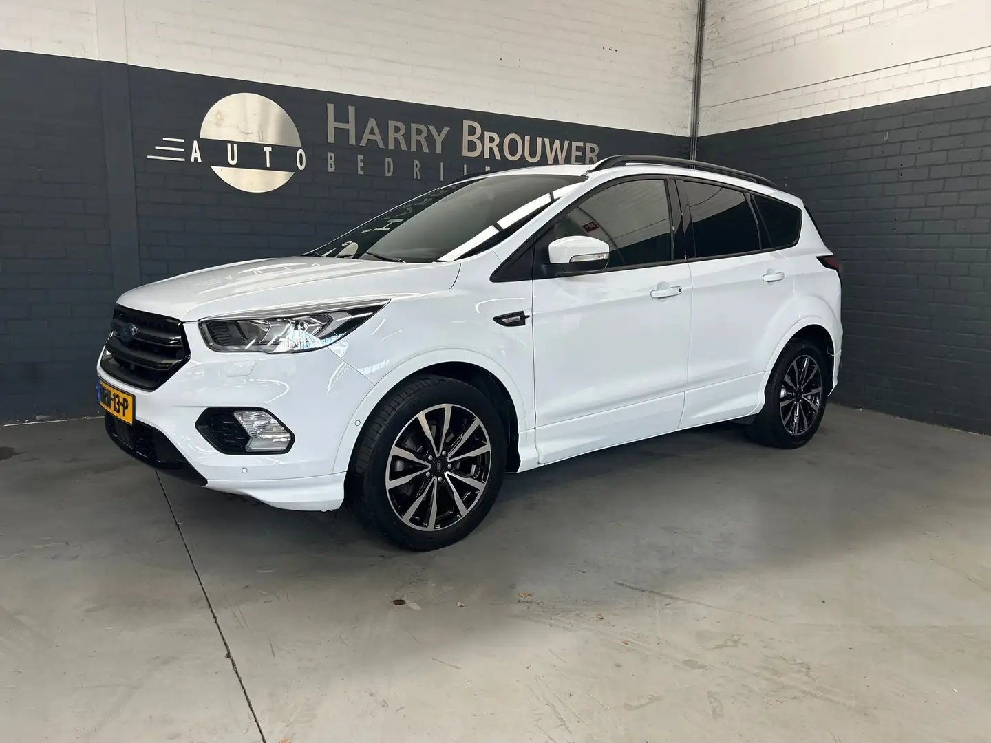 Ford Kuga 1.5 EcoBoost Vignale, pano,trekhaak,keyless,stuurv Weiß - 1