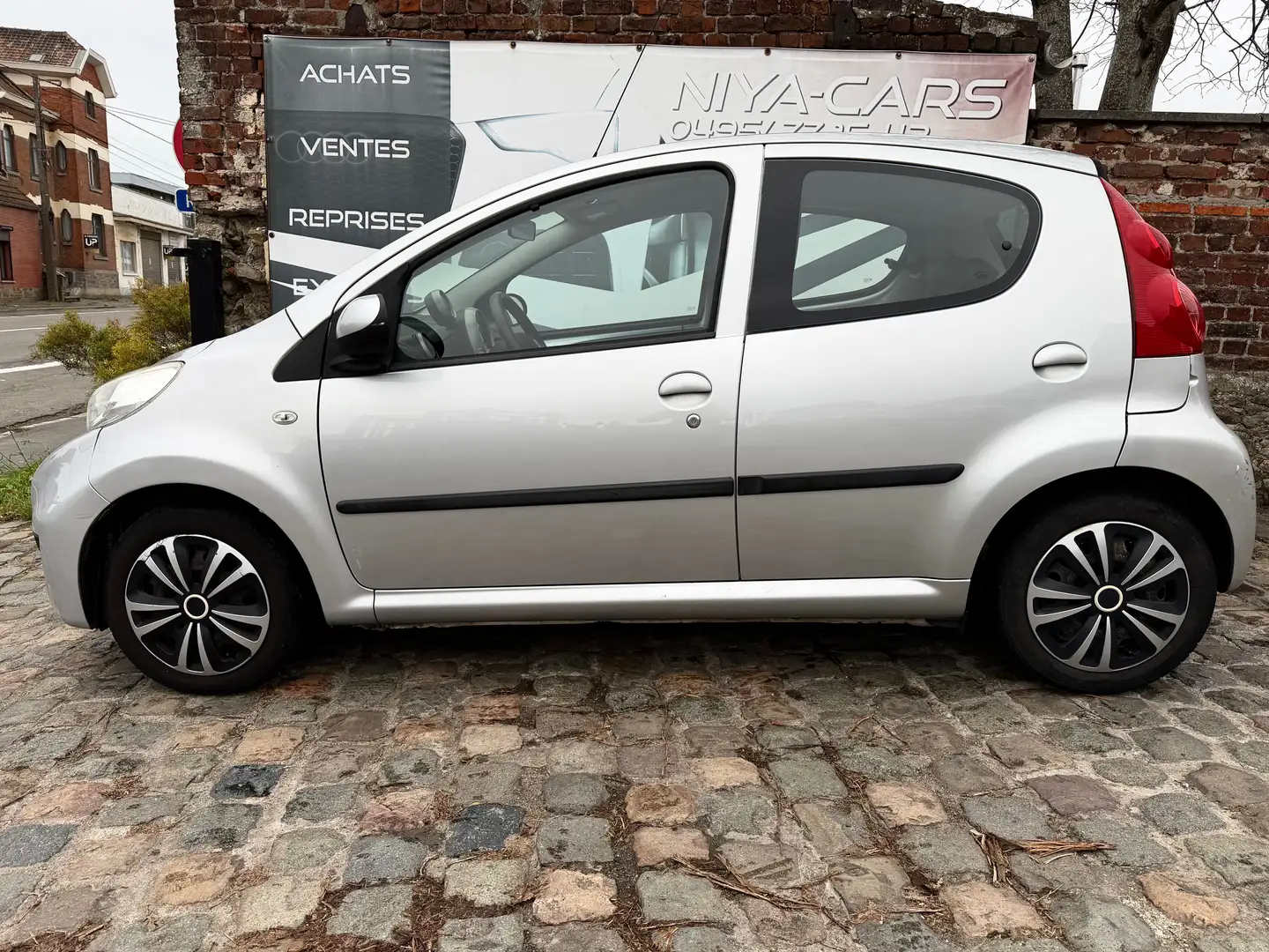 Peugeot 107 107 1.0i Trendy 2Tronic ** AUTOMATIQUE ** Gris - 2