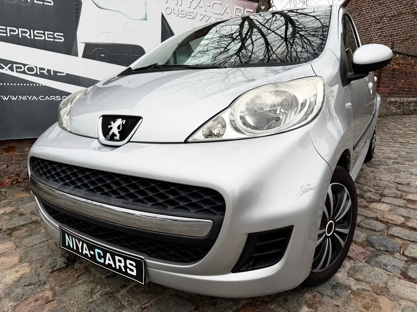 Peugeot 107 107 1.0i Trendy 2Tronic ** AUTOMATIQUE ** Gris - 1
