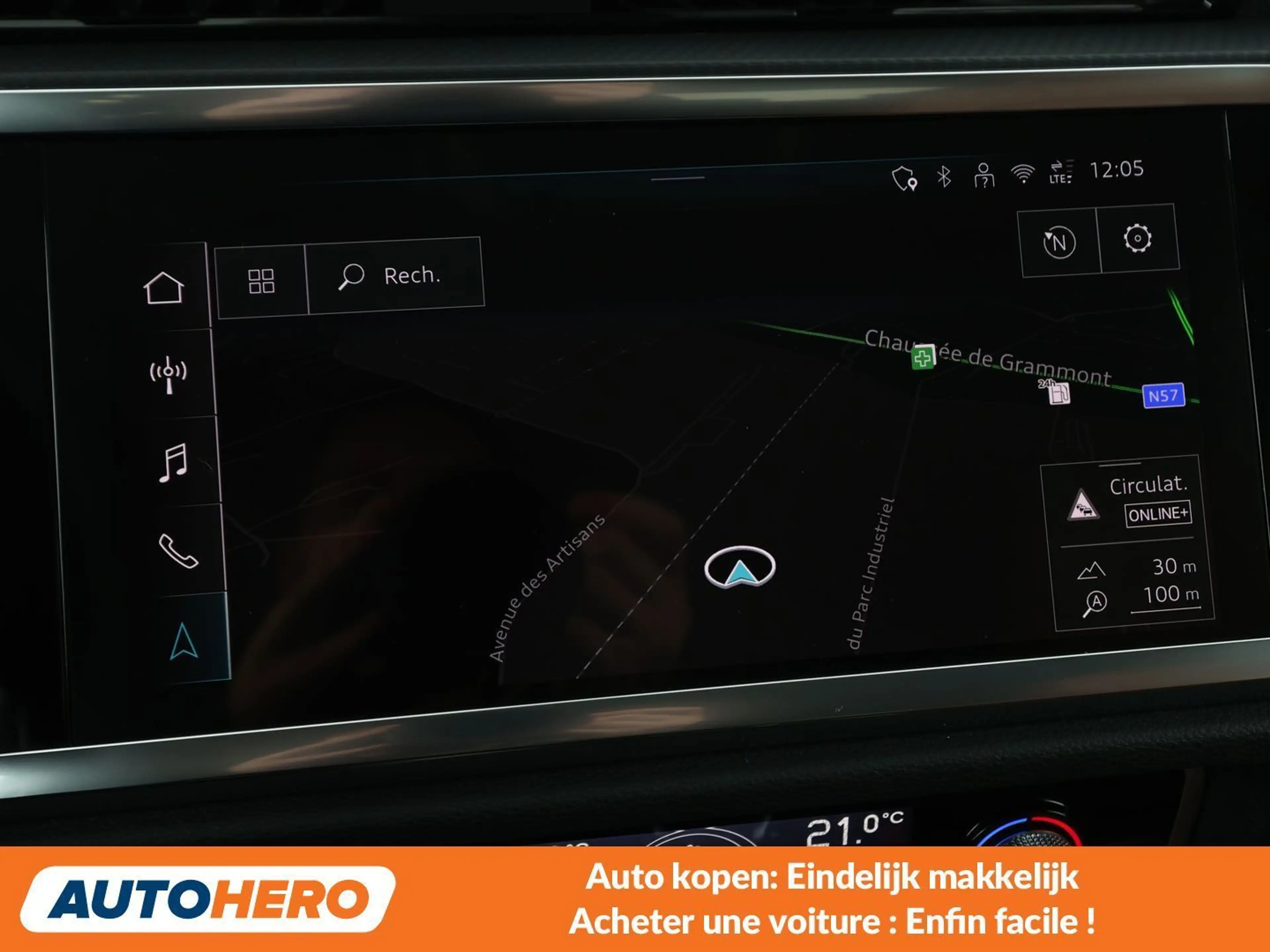 Audi Q3 35 TFSI S line — photo 11