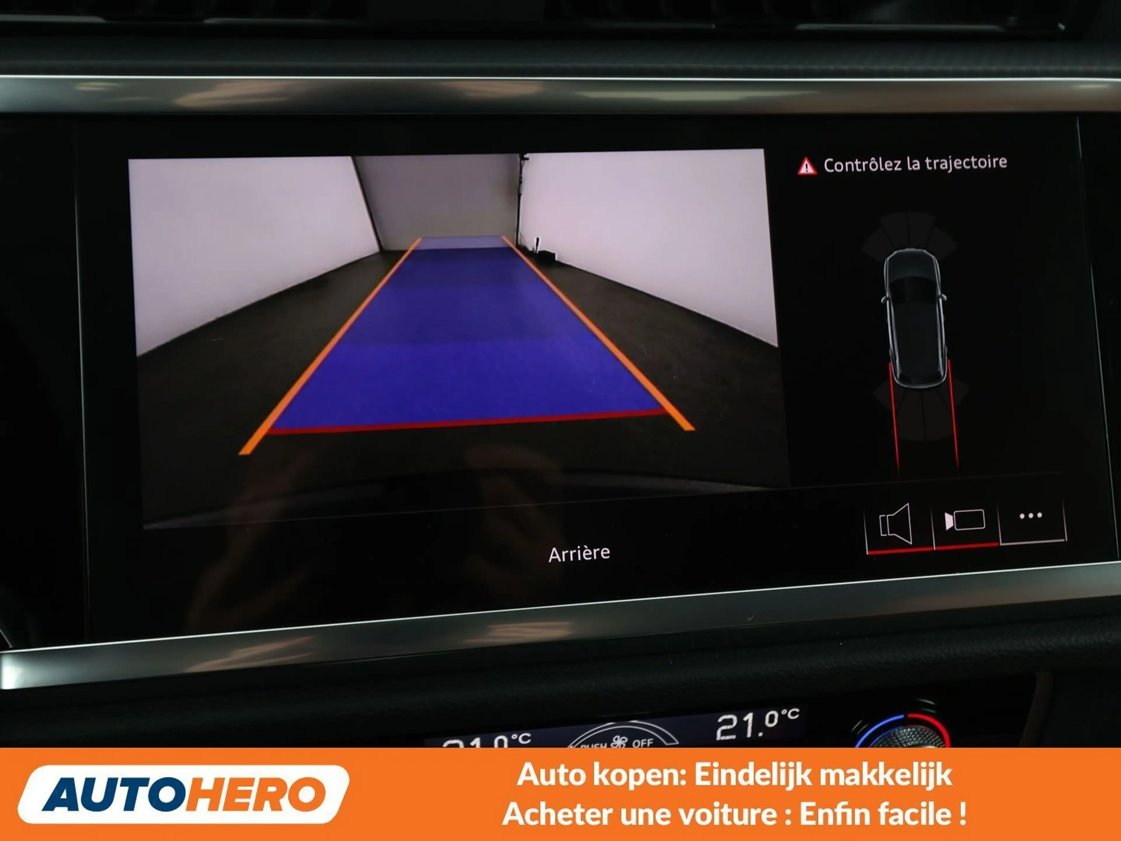 Audi Q3 35 TFSI S line — photo 8