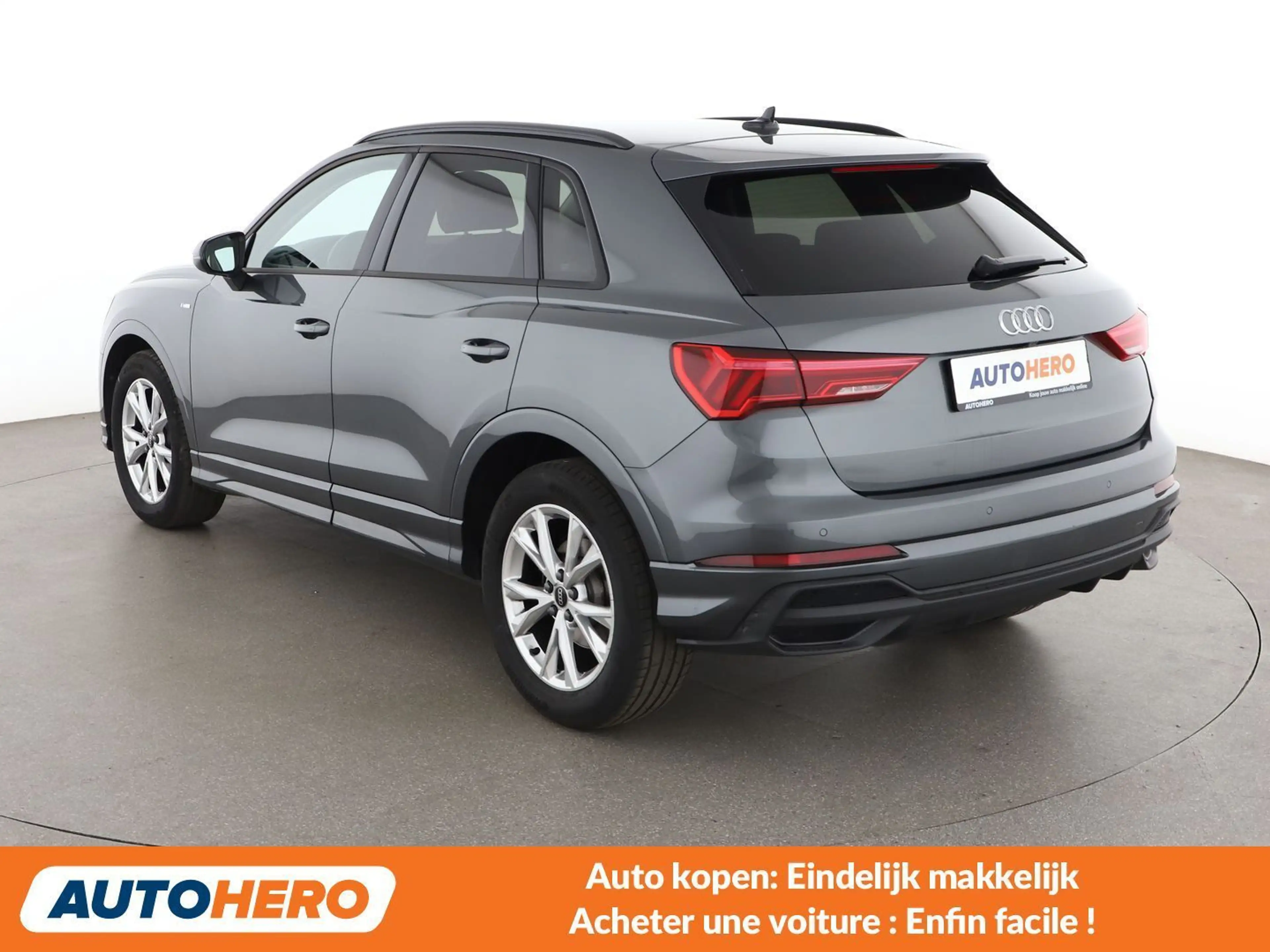 Audi Q3 35 TFSI S line — photo 4