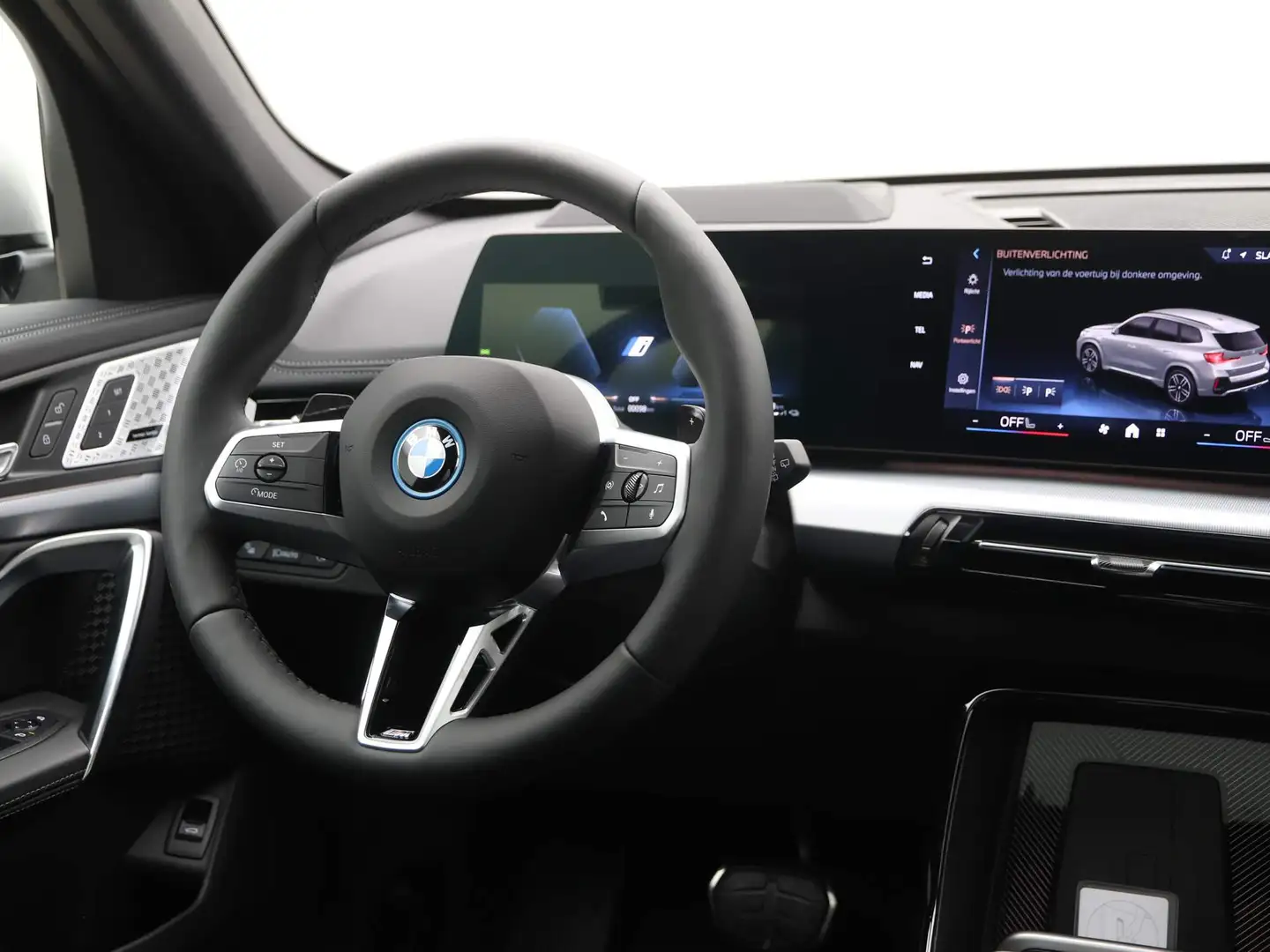 BMW X1 30e xDrive Innovation M-Sport Grijs - 2