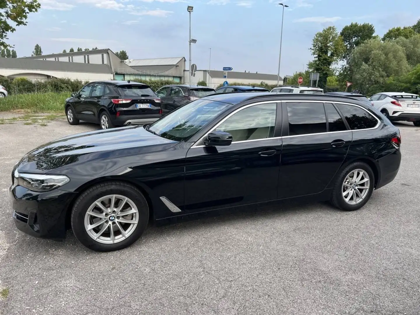 BMW 520 520d Touring mhev 48V xdrive Luxury auto Nero - 2