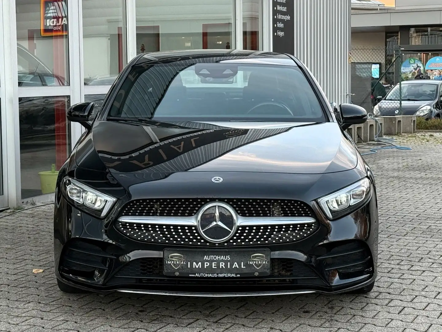 Mercedes-Benz A 180 A180d Lim. AMG TEILLEDER+WIDESC+LED+RFK+18" Schwarz - 2