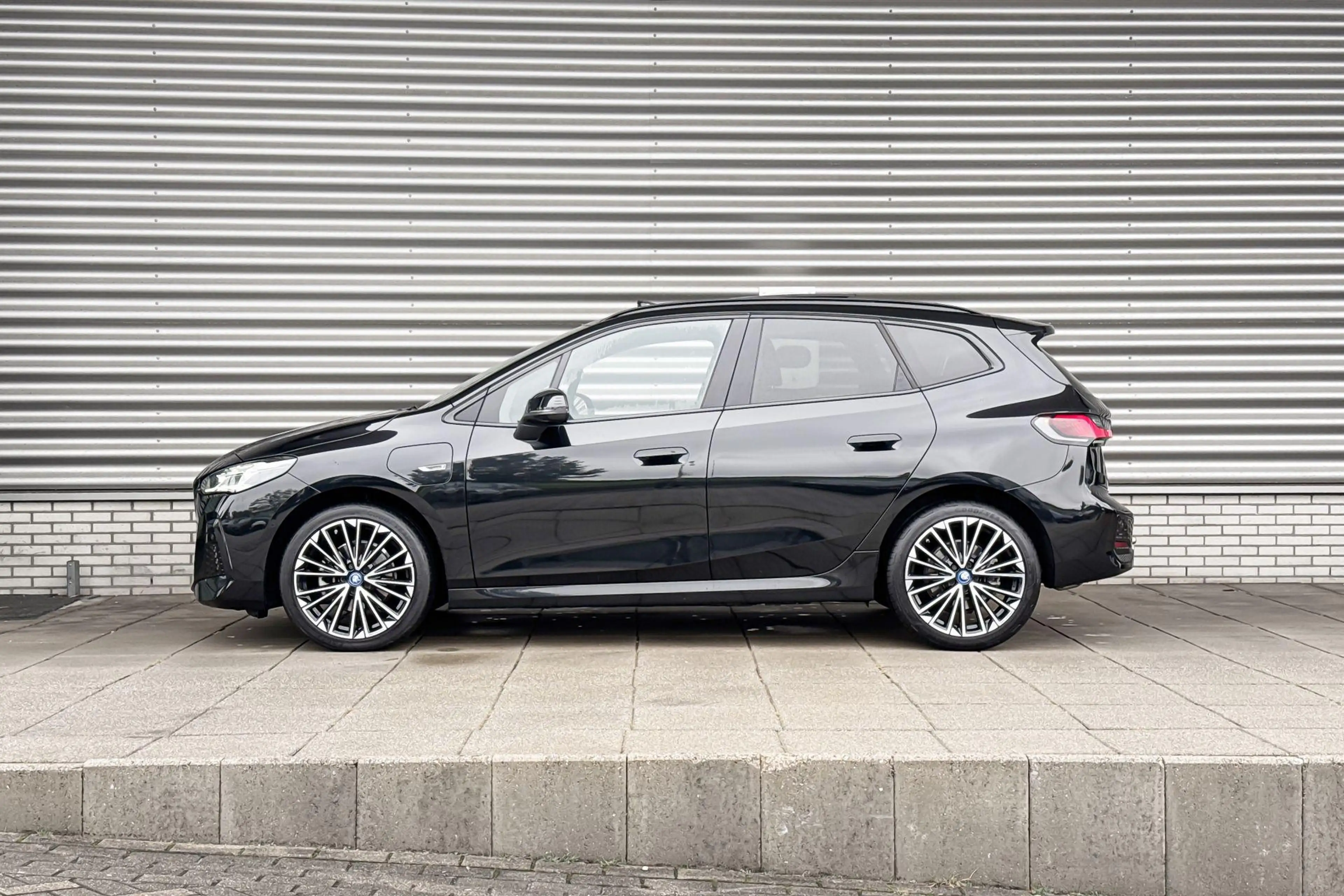 BMW 225 2-serie Active Tourer 225e xDrive — photo 2