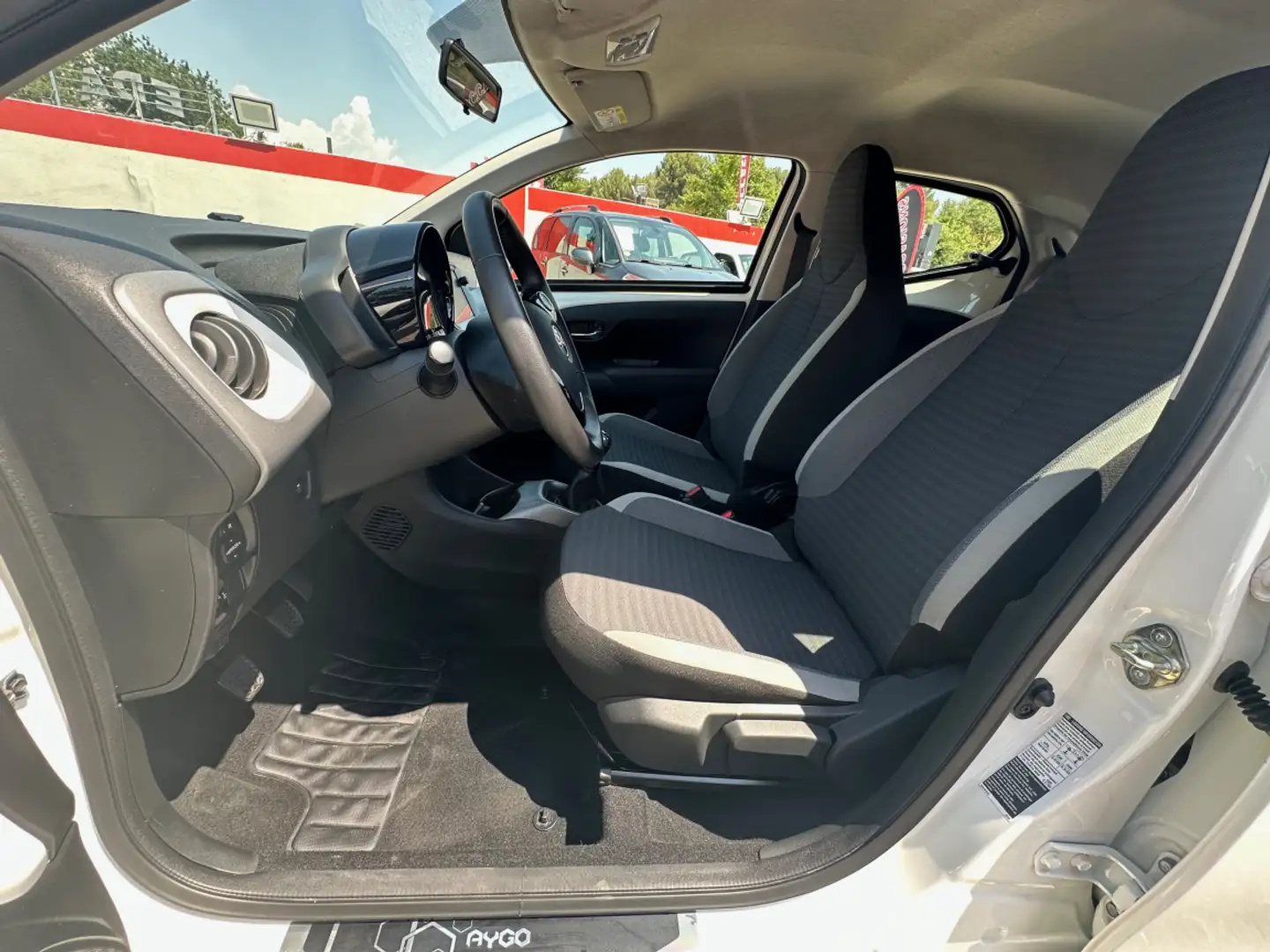 Toyota Aygo 1.0 VVT-i x-play CAMERA / CarPlay - 2