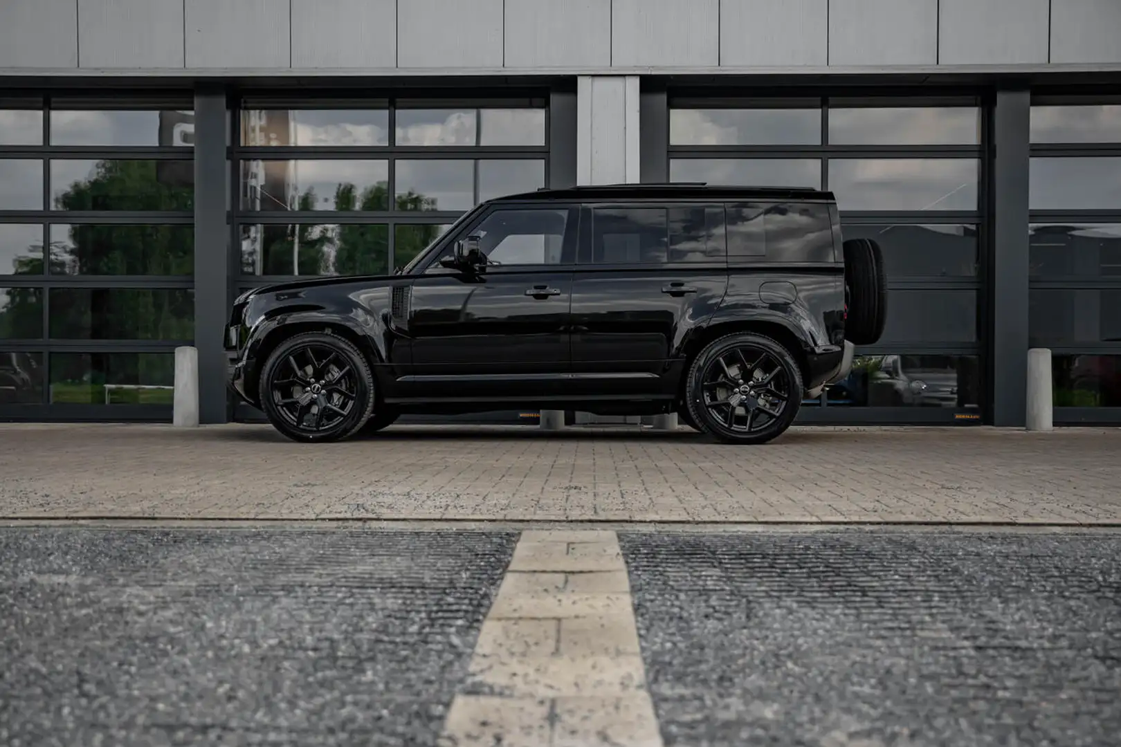 Land Rover Defender 110 - P300e  - X dynamic SE -  Pano - ACC - ... Noir - 2