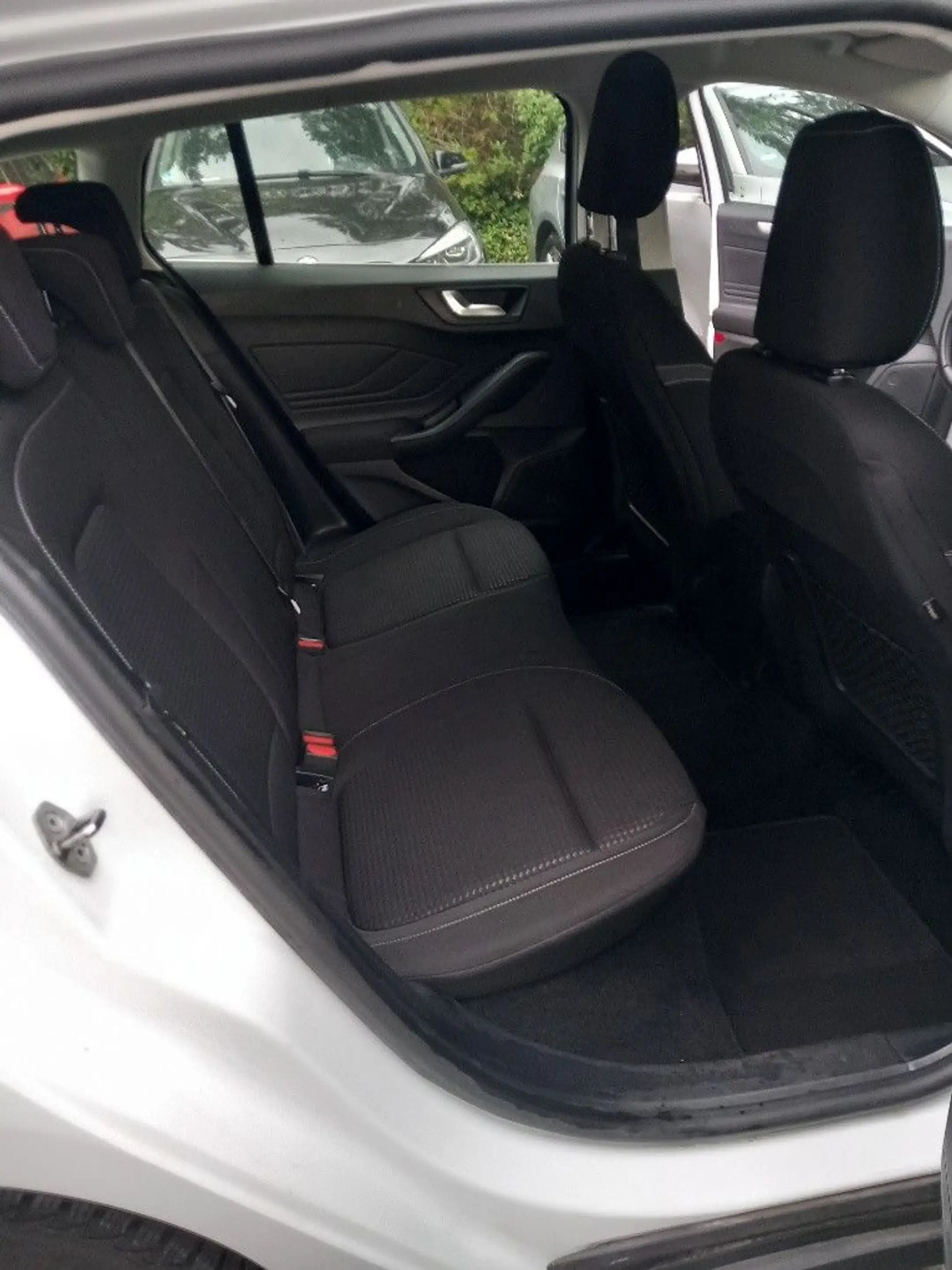 Ford Focus Turnier 1.0 EcoBoost Cool & Connect — photo 9