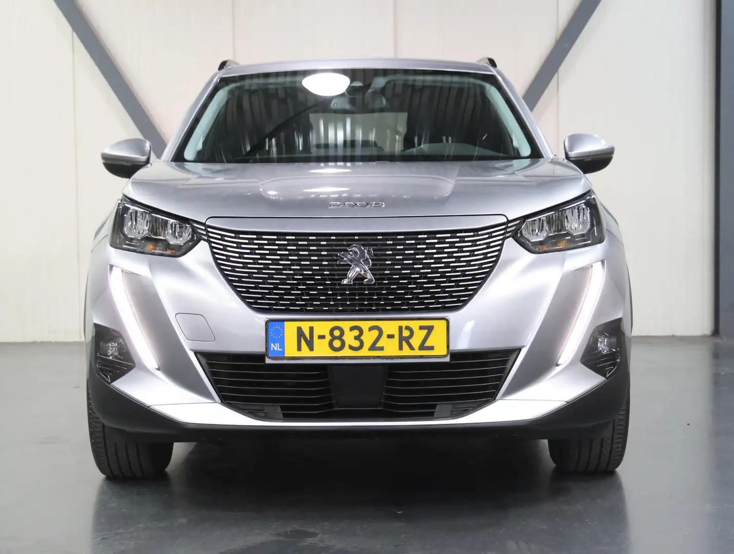 Peugeot e-2008 EV Allure Pack 50 kWh 136PK | 1ste eigenaar | 3/FA Grijs - 2