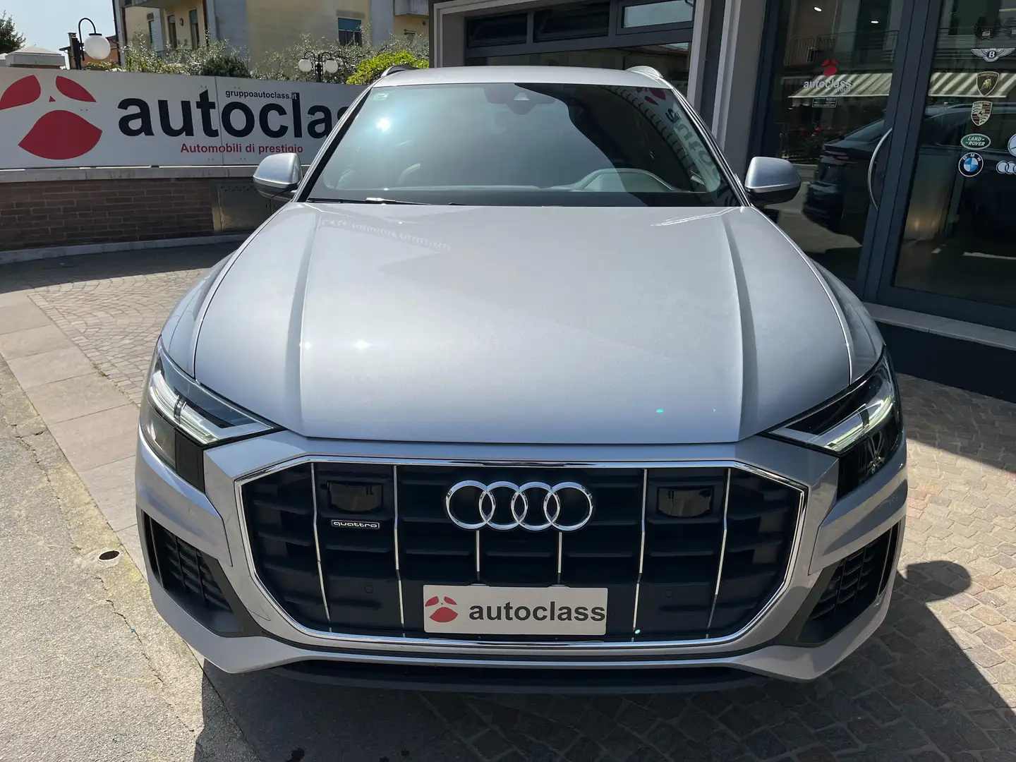 Audi Q8 50 TDI 286cv MHEV Tiptronic QUATTRO Stříbrná - 2